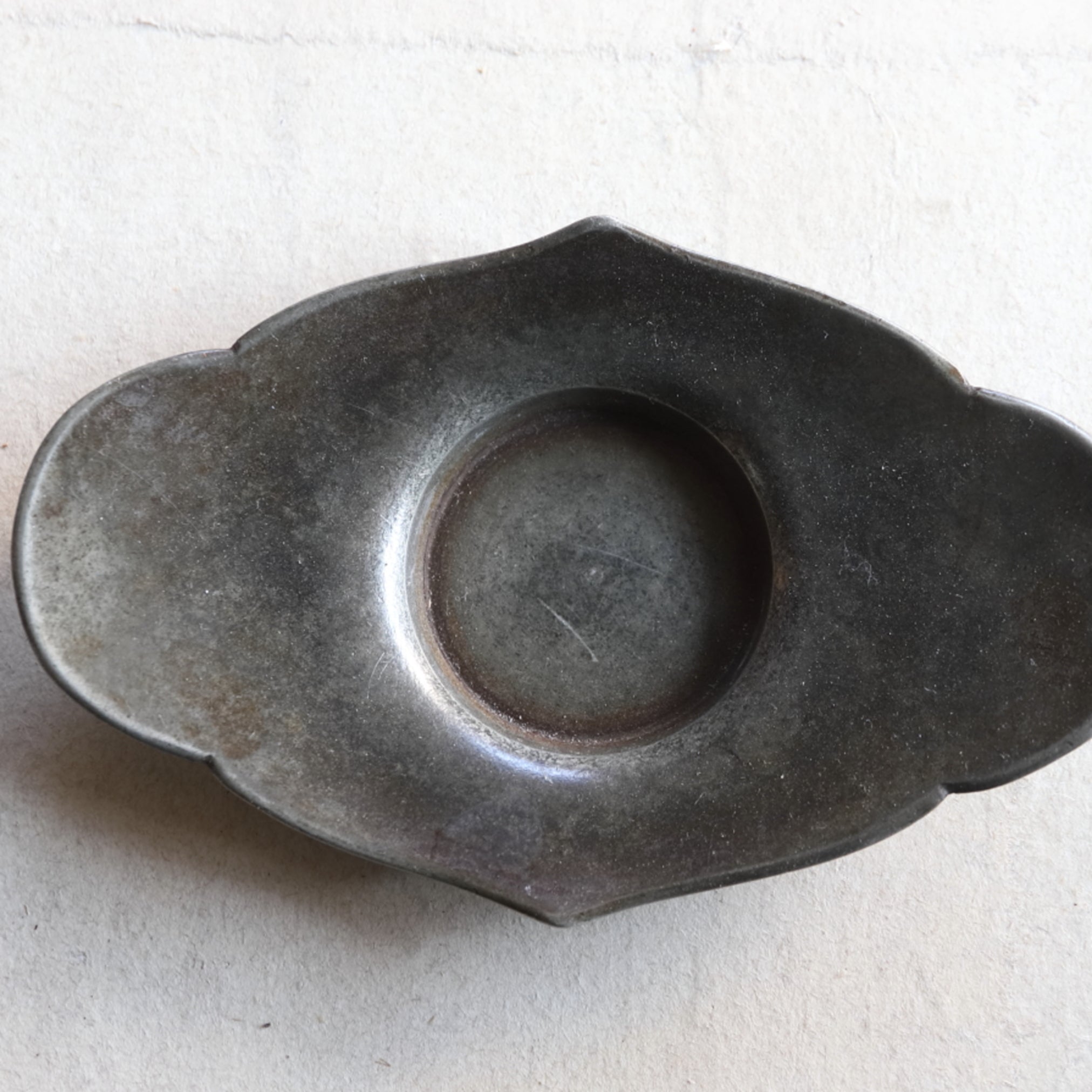 PLATILLO DE CUATRO LÓBULOS DE ESTAÑO VIEJO, Juego de 5, Dinastía Qing(1616–1911 d. C.)