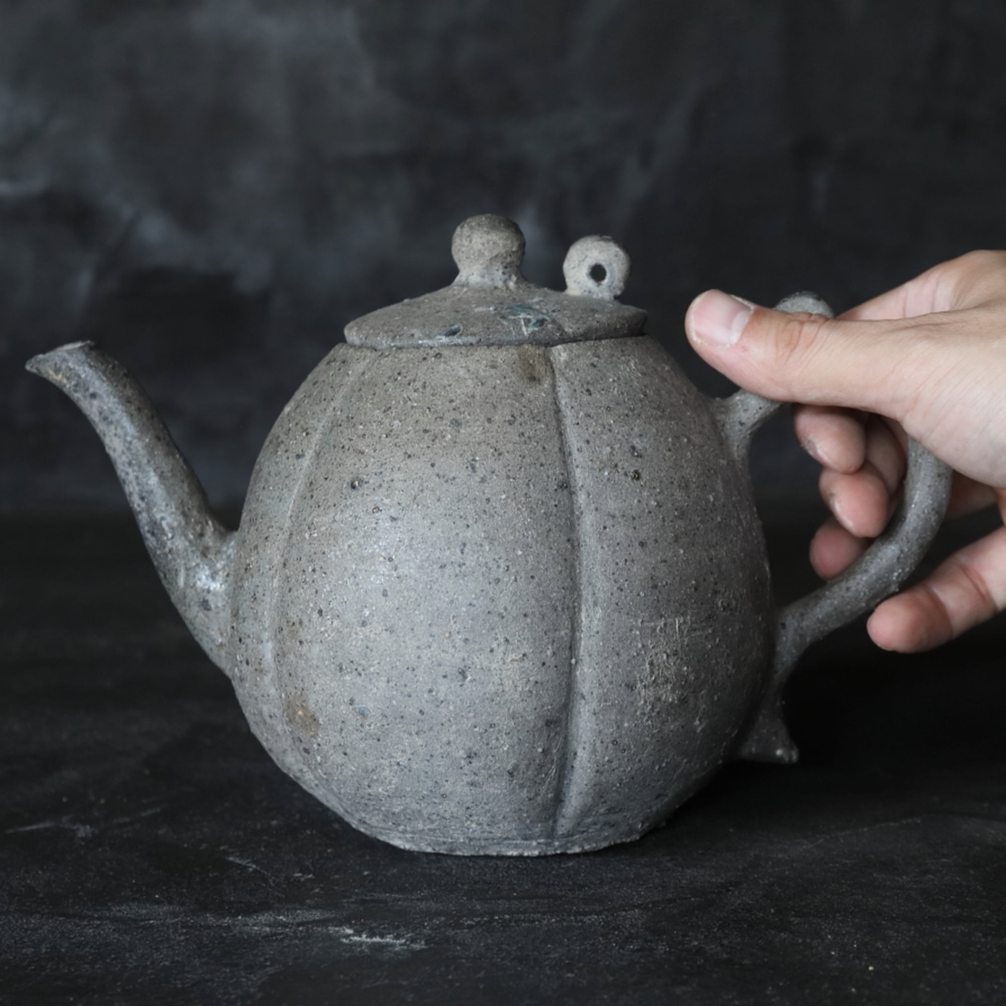 新羅土器 瓜形水注 発掘品(668–900 CE)