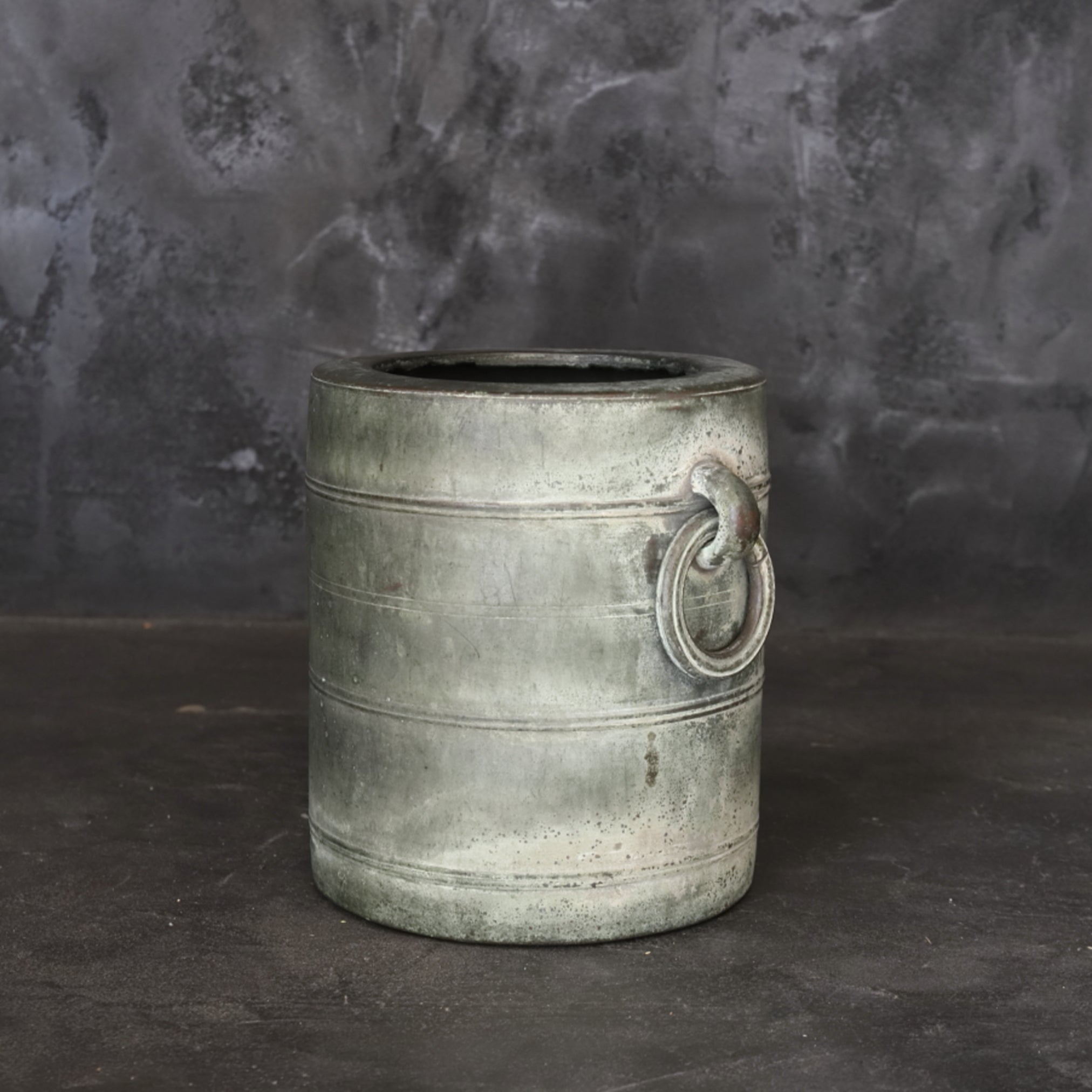 CUENCO DE COBRE, con con anillo lateral, Dinastía Qing(1616–1911 d. C.)