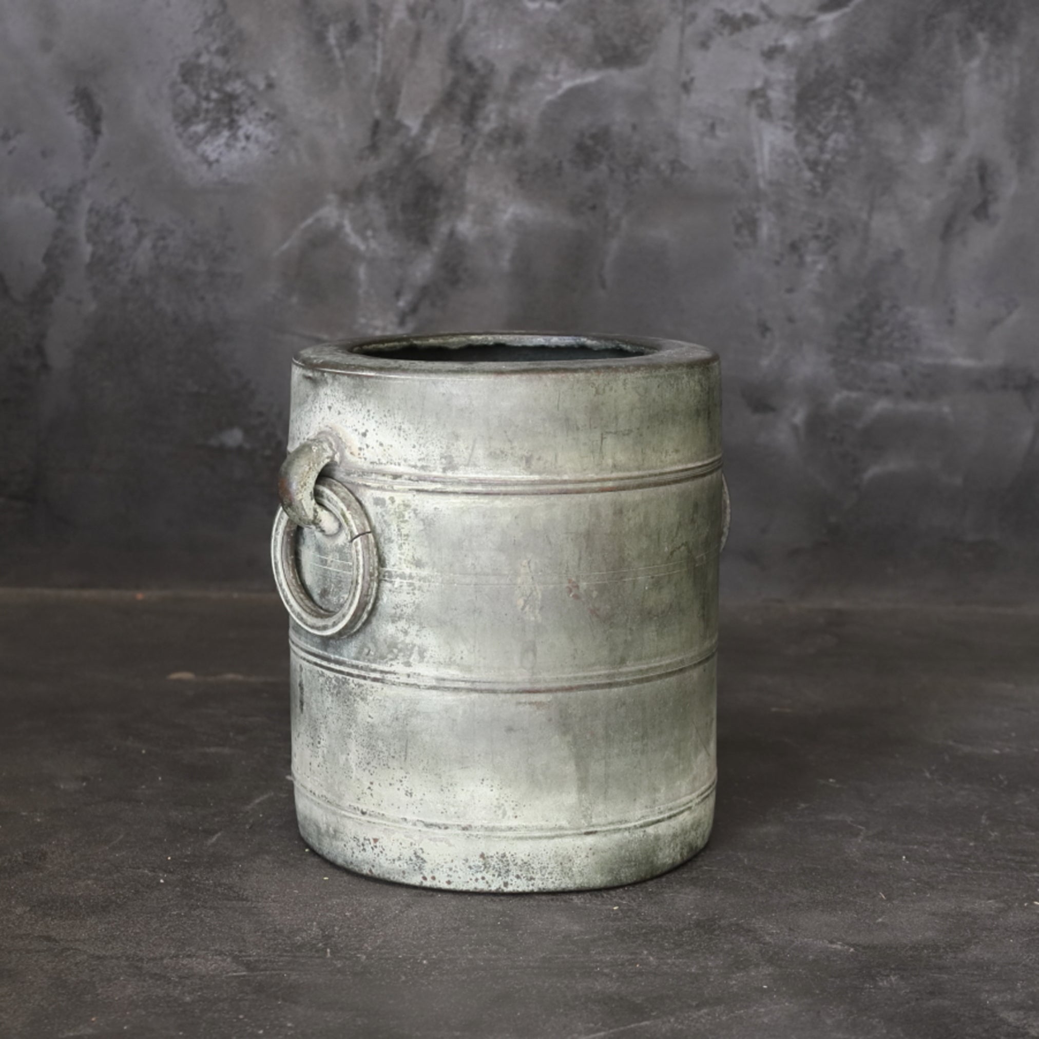 CUENCO DE COBRE, con con anillo lateral, Dinastía Qing(1616–1911 d. C.)