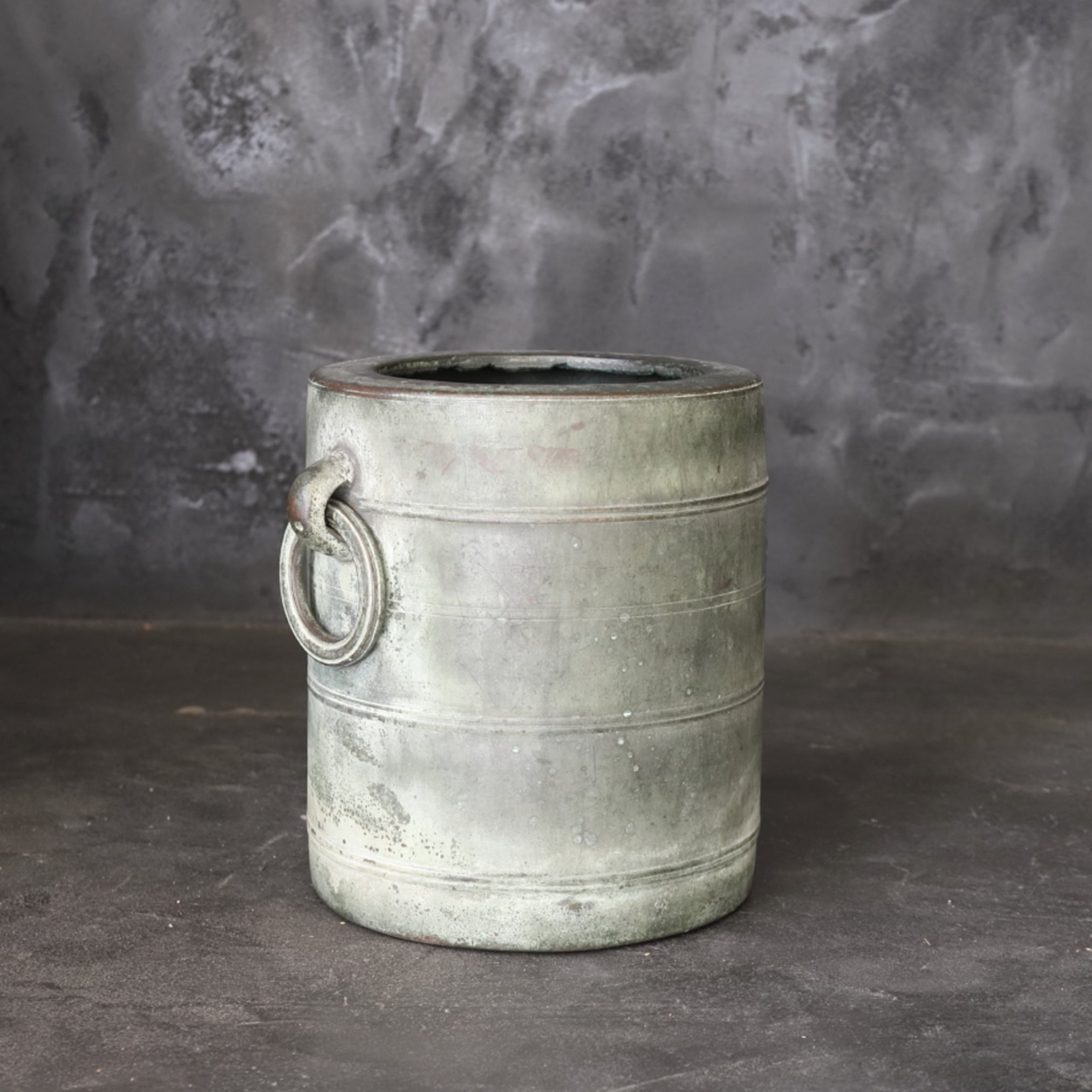 CUENCO DE COBRE, con con anillo lateral, Dinastía Qing(1616–1911 d. C.)
