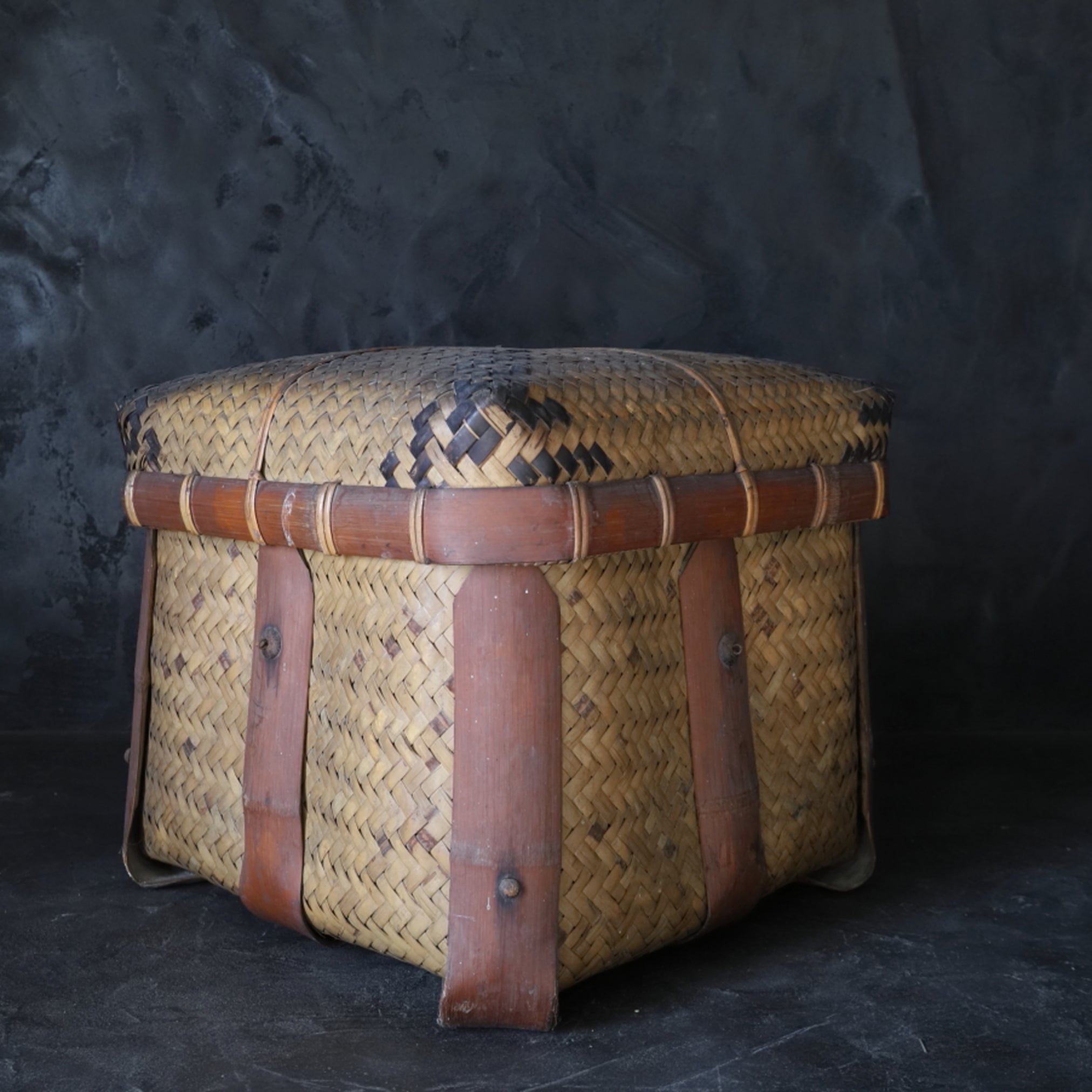 LARGE KUDZU BASKET / TEA BOX, Edo–Meiji Period(1603–1912CE)