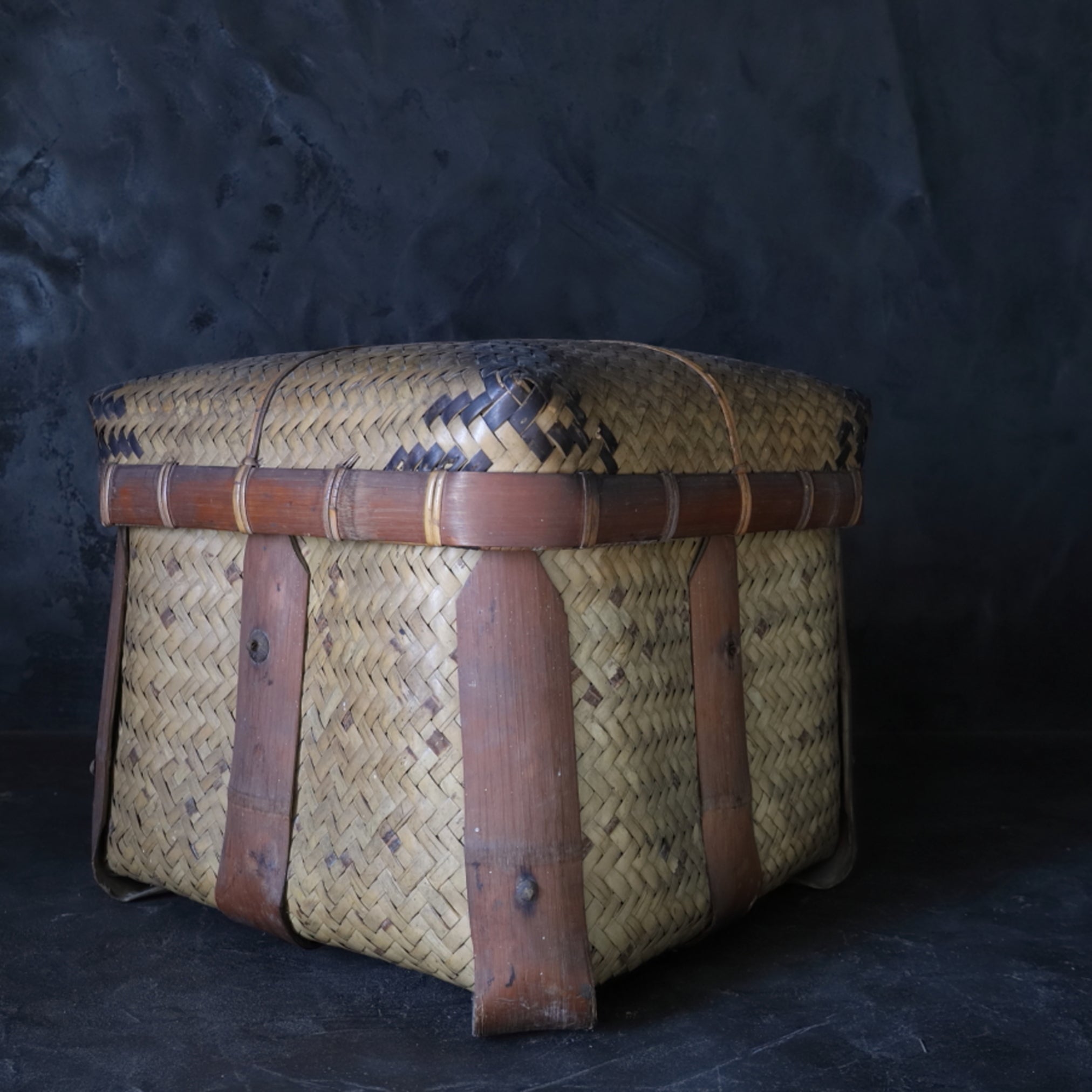 LARGE KUDZU BASKET / TEA BOX, Edo–Meiji Period(1603–1912CE)