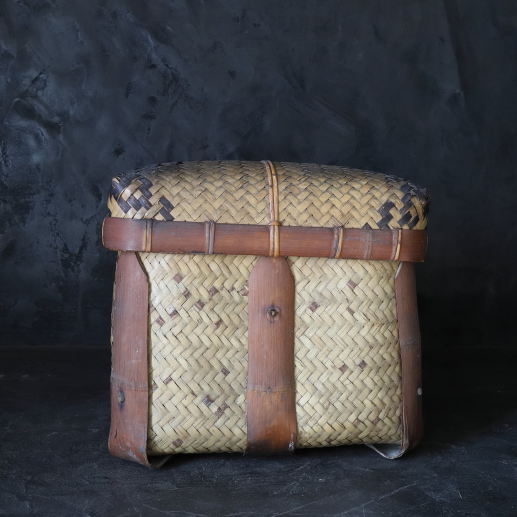 LARGE KUDZU BASKET / TEA BOX, Edo–Meiji Period(1603–1912CE)