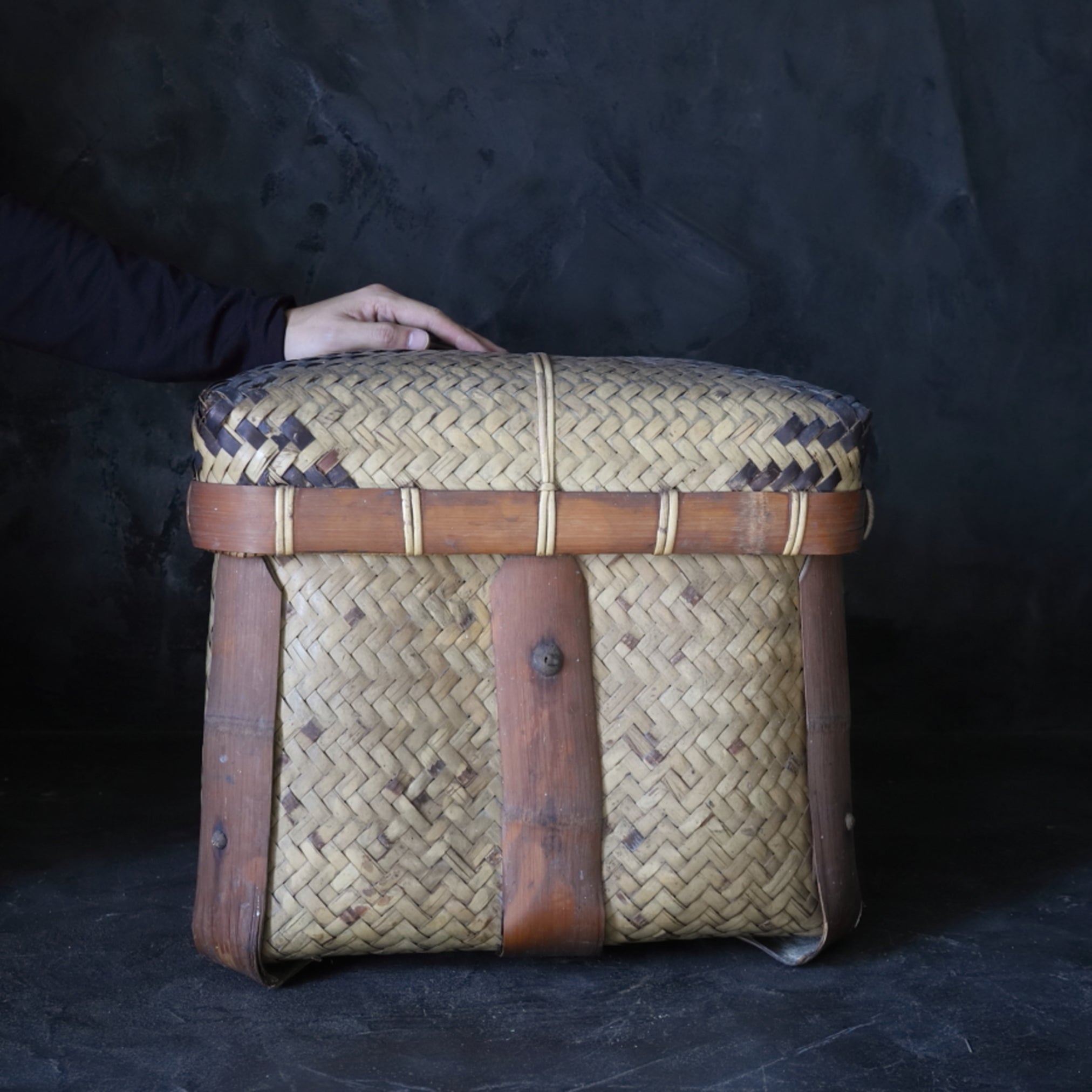 LARGE KUDZU BASKET / TEA BOX, Edo–Meiji Period(1603–1912CE)