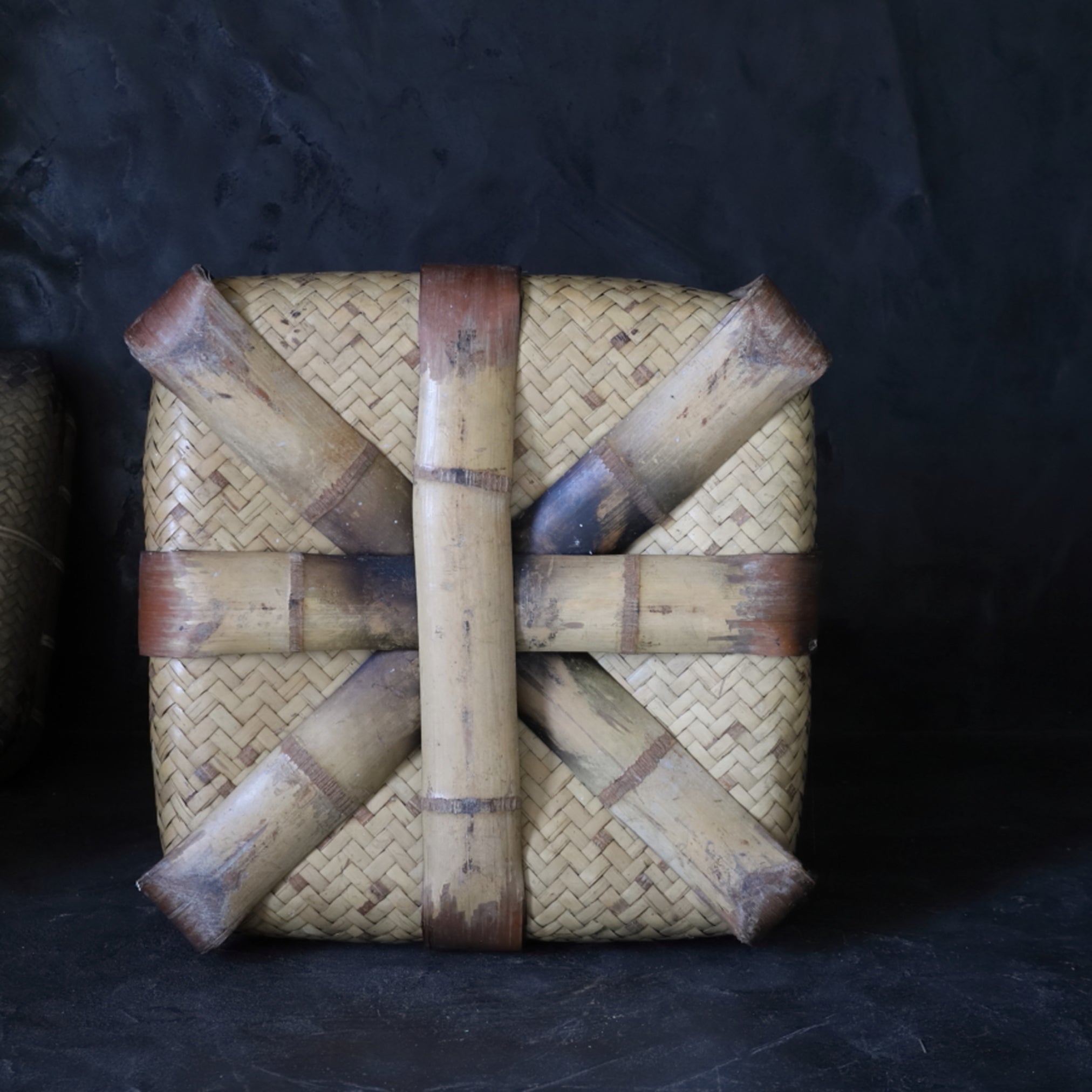 LARGE KUDZU BASKET / TEA BOX, Edo–Meiji Period(1603–1912CE)