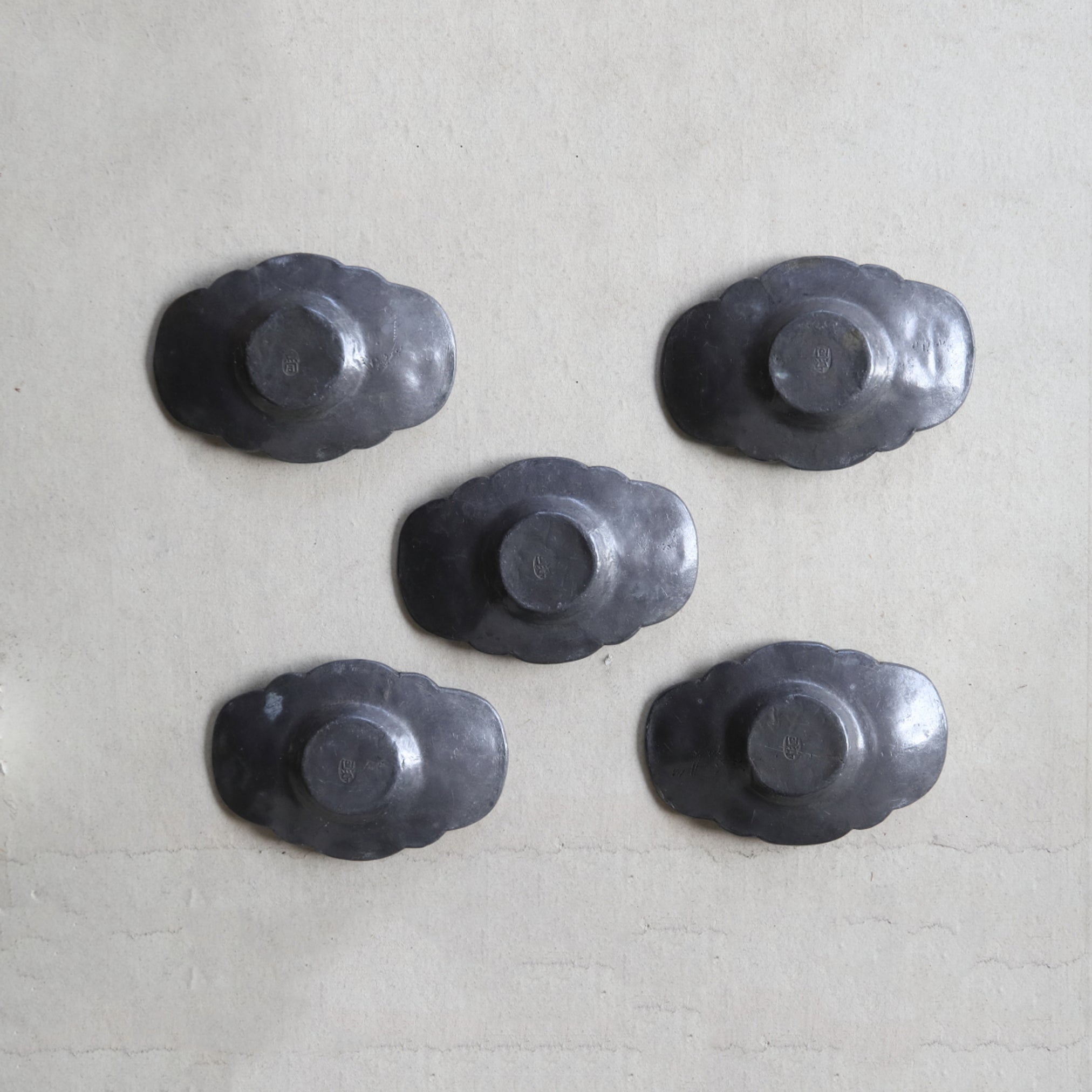 PLATILLO DE MELÓN DE ESTAÑO VIEJO, juego de 5, Dinastía Qing(1616–1911 d. C.)