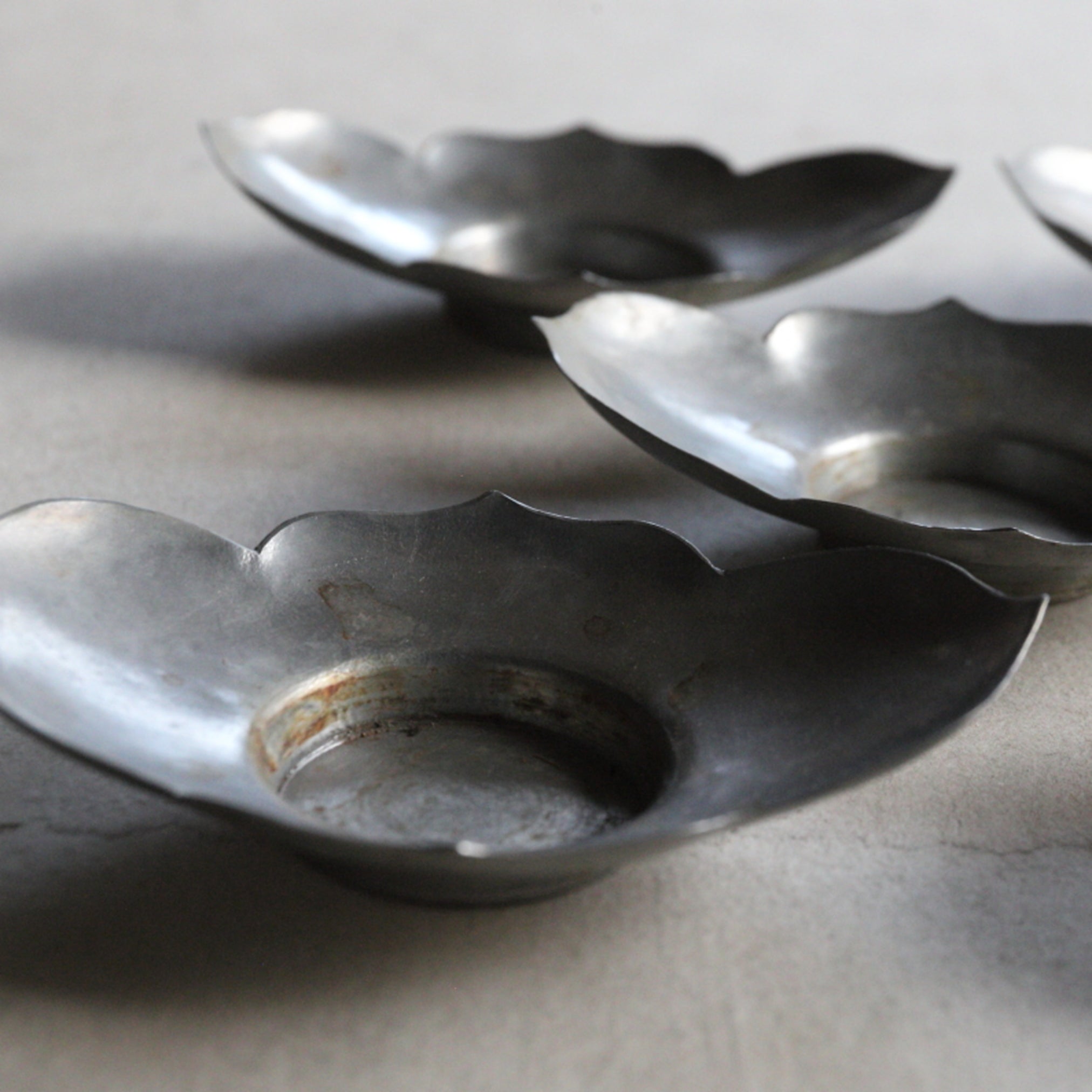OLD LOBED-FLOWER-SHAPED TIN TEA SAUCER, Set of 5, Qing Dynasty(1616–1911CE)