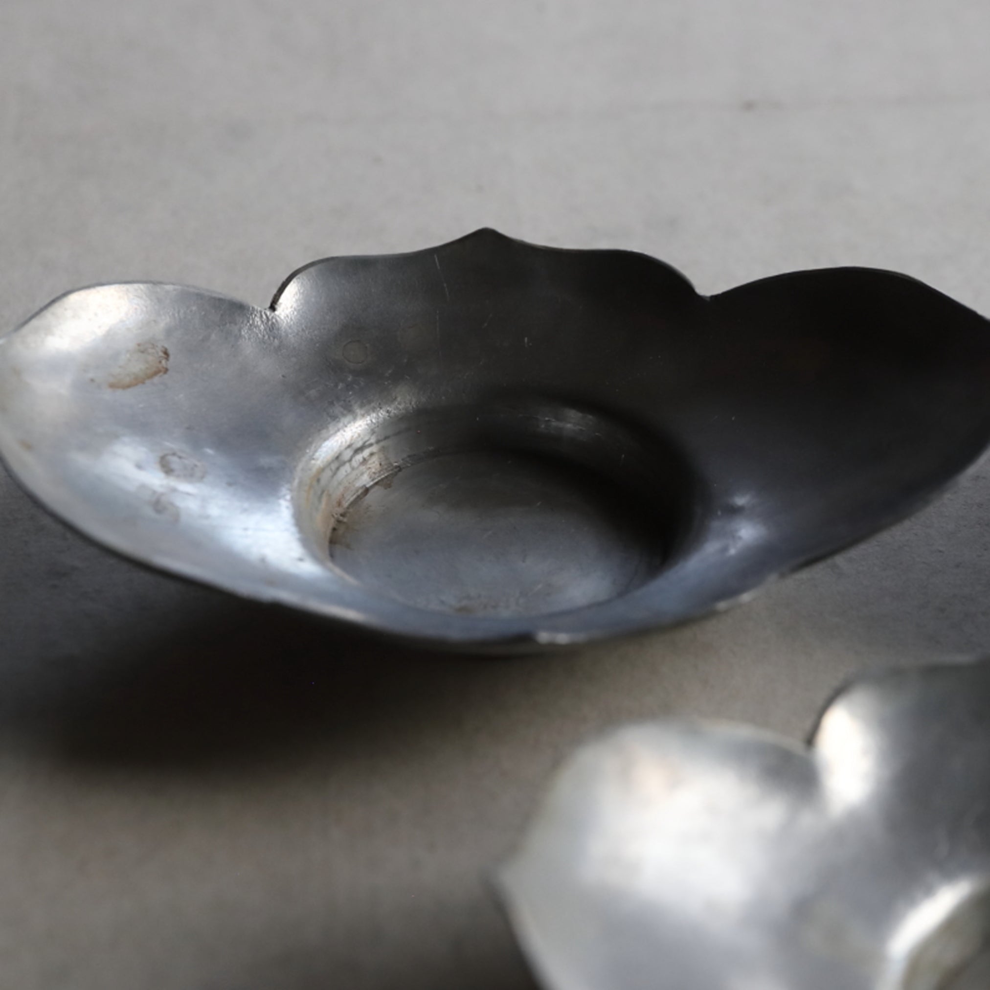 OLD LOBED-FLOWER-SHAPED TIN TEA SAUCER, Set of 5, Qing Dynasty(1616–1911CE)