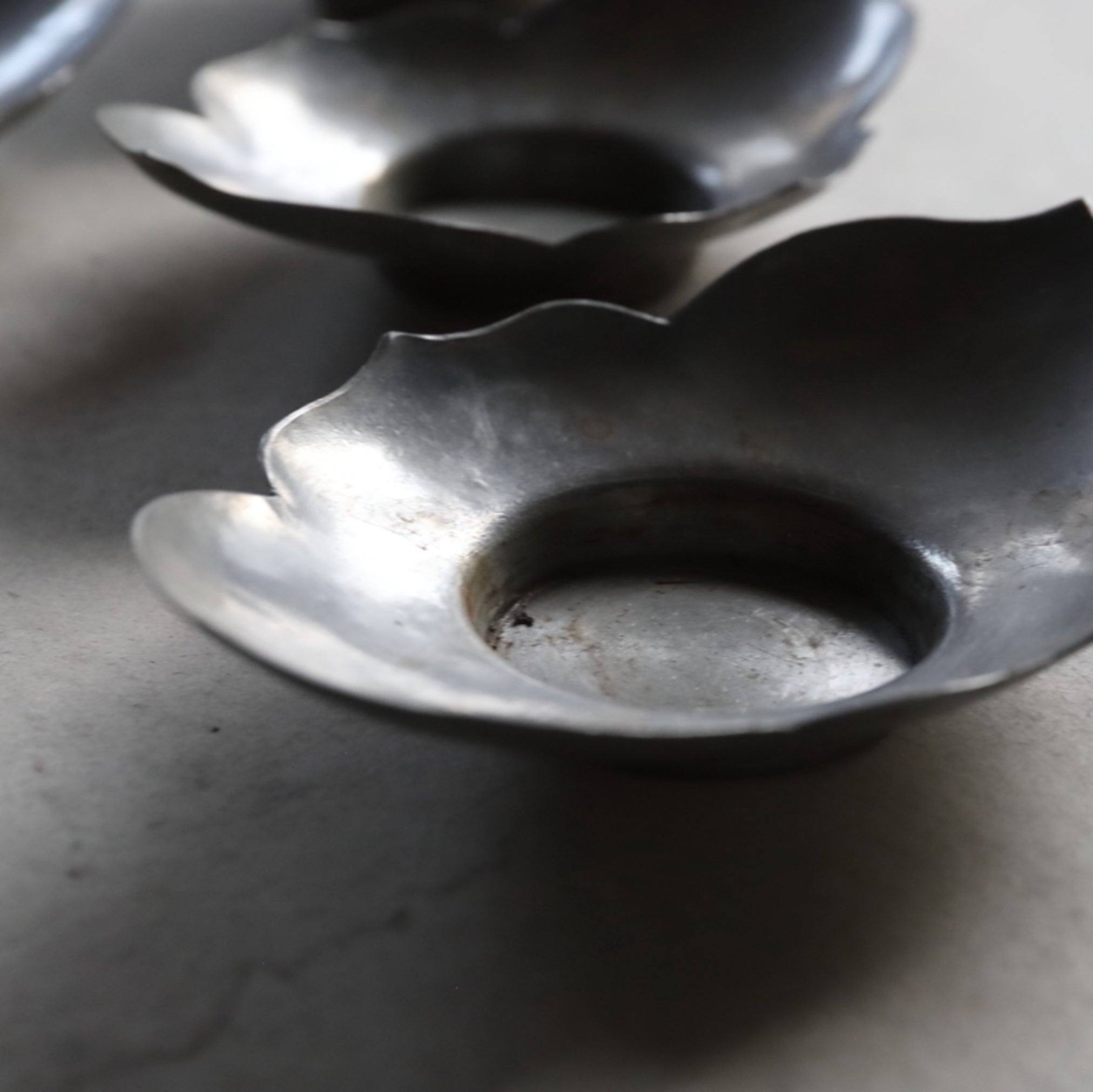 OLD LOBED-FLOWER-SHAPED TIN TEA SAUCER, Set of 5, Qing Dynasty(1616–1911CE)