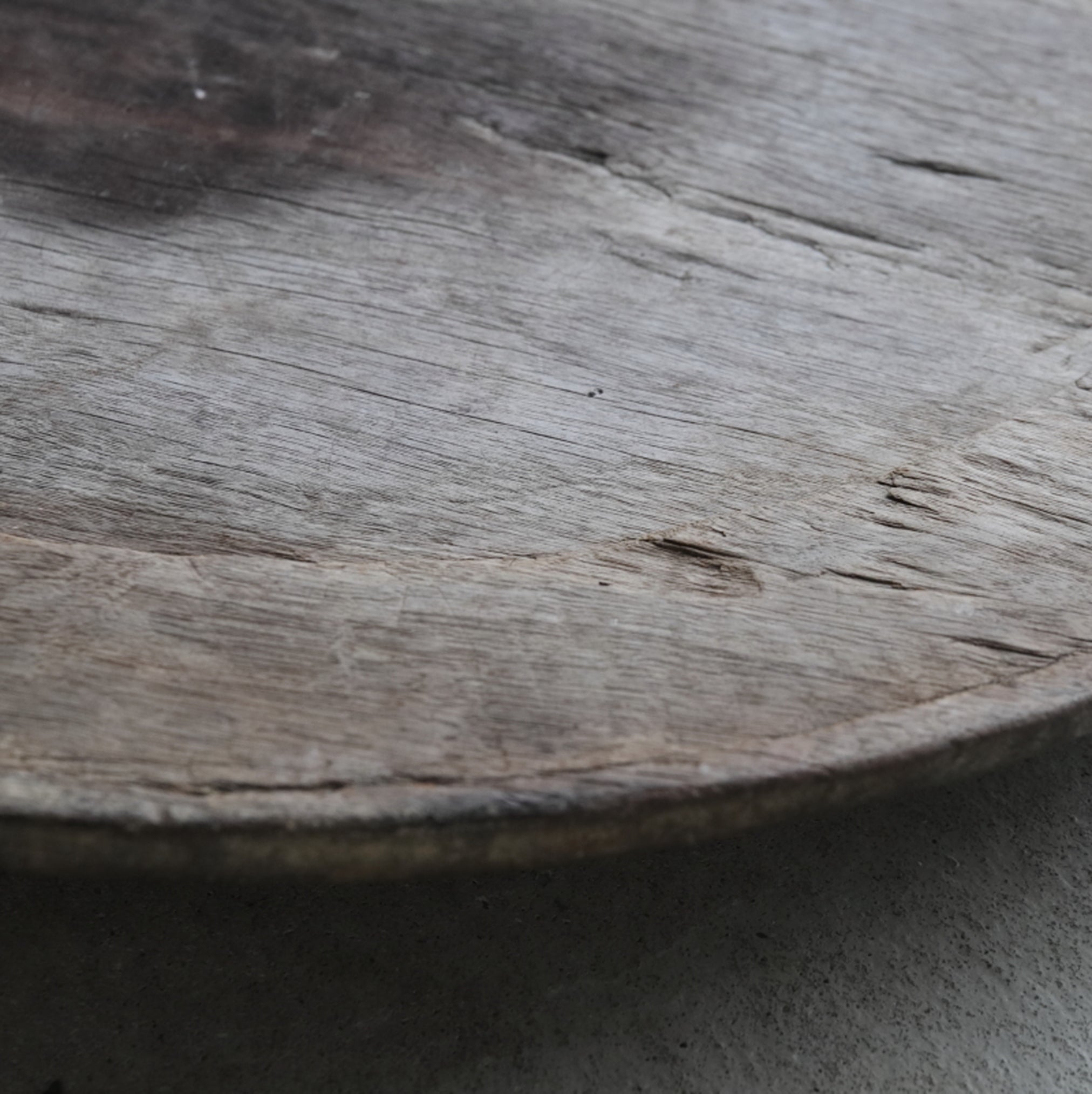 GRAN PLATO CON PEDESTAL DE MADERA, Yao, Edad Moderna Temprana(Siglos XVI–XIX)