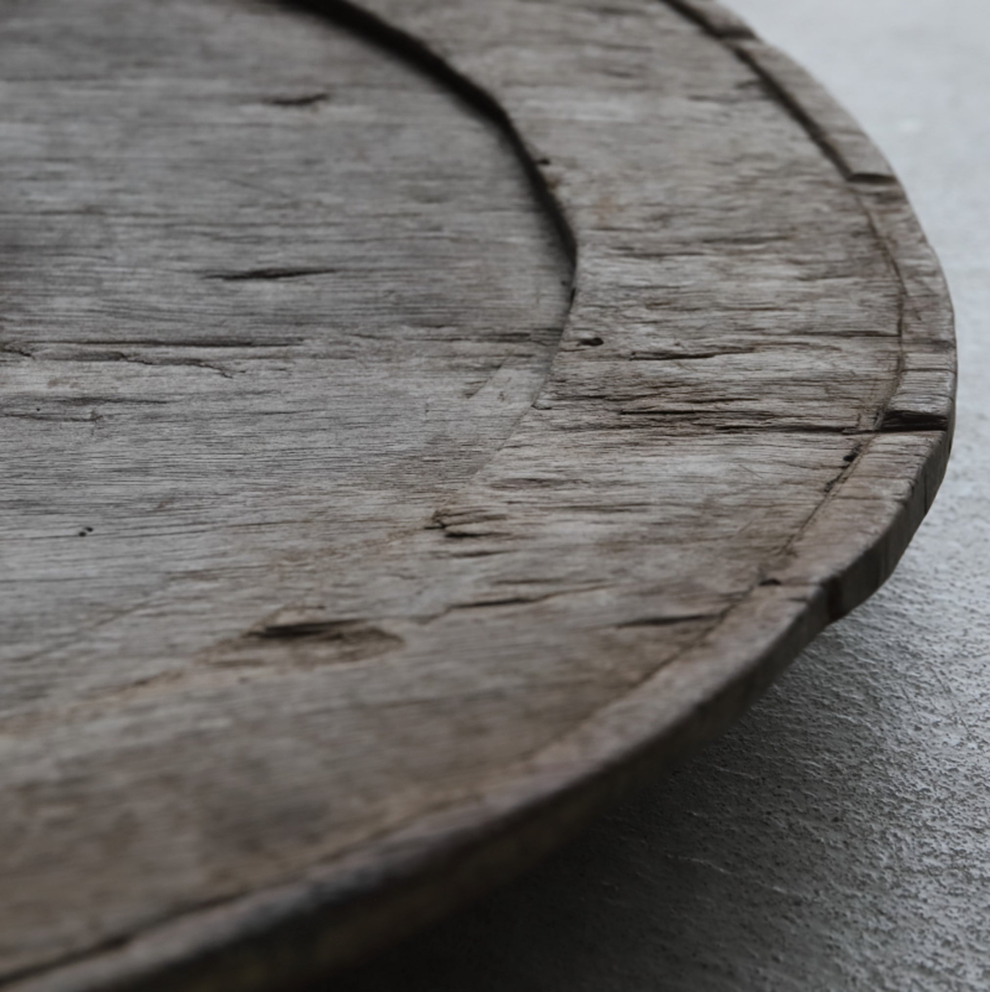 GRAN PLATO CON PEDESTAL DE MADERA, Yao, Edad Moderna Temprana(Siglos XVI–XIX)