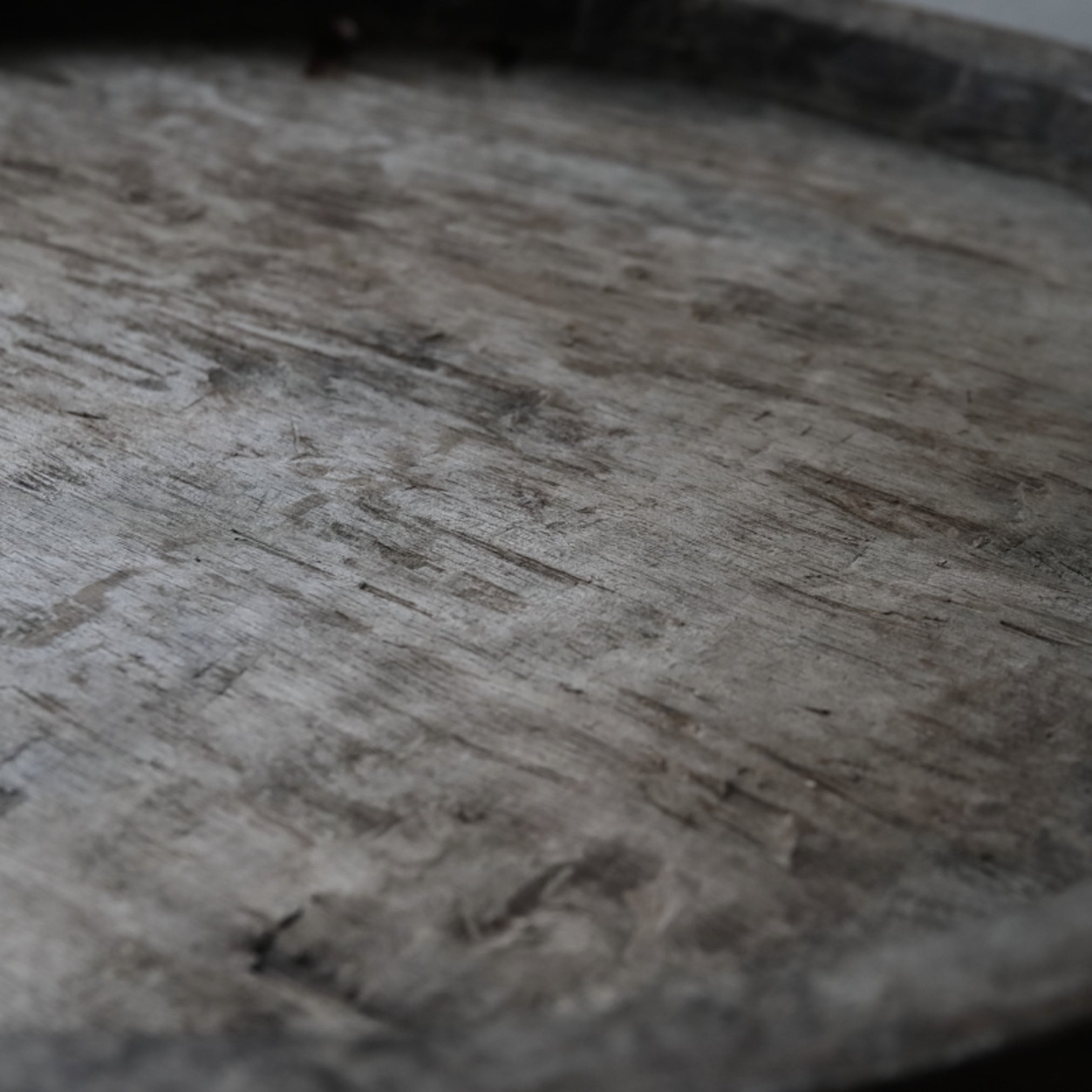 GRAN PLATO CON PEDESTAL DE MADERA, Yao, Edad Moderna Temprana(Siglos XVI–XIX)