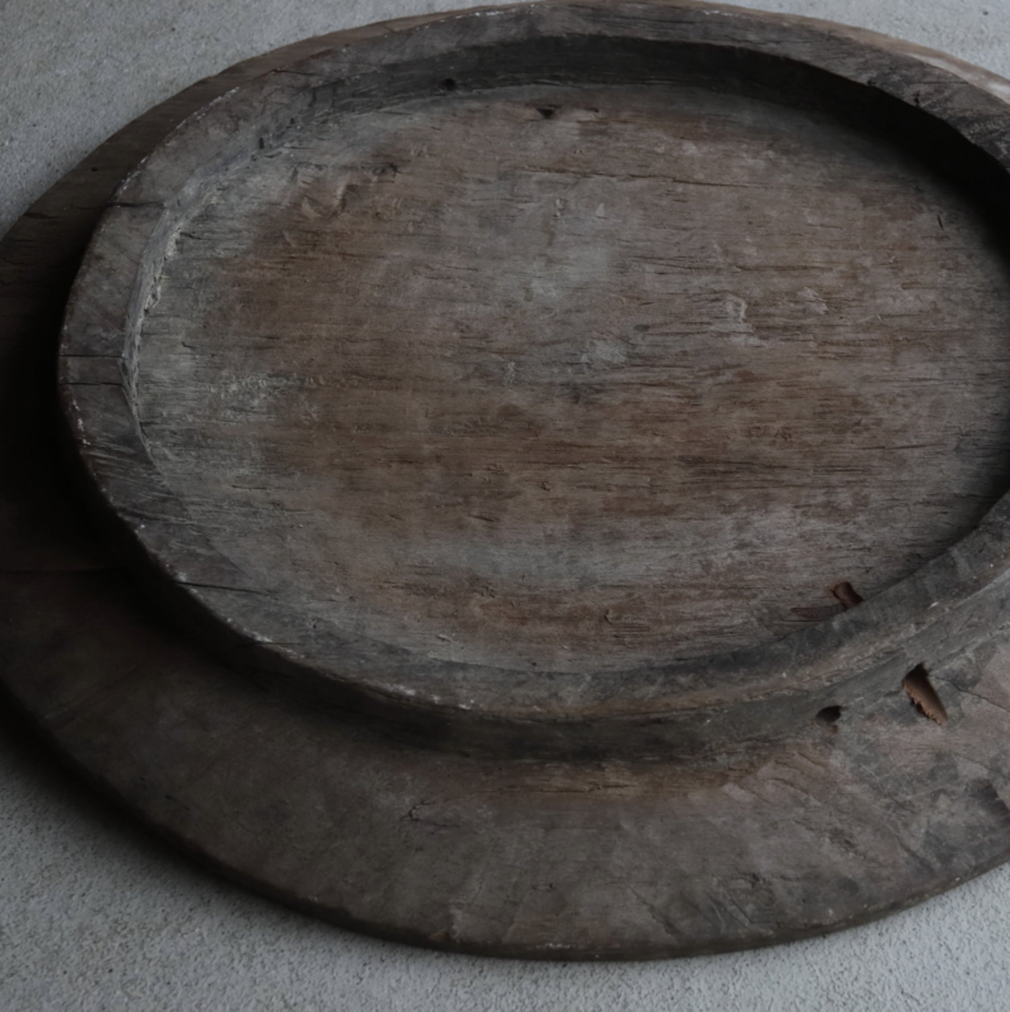 GRAN PLATO CON PEDESTAL DE MADERA, Yao, Edad Moderna Temprana(Siglos XVI–XIX)
