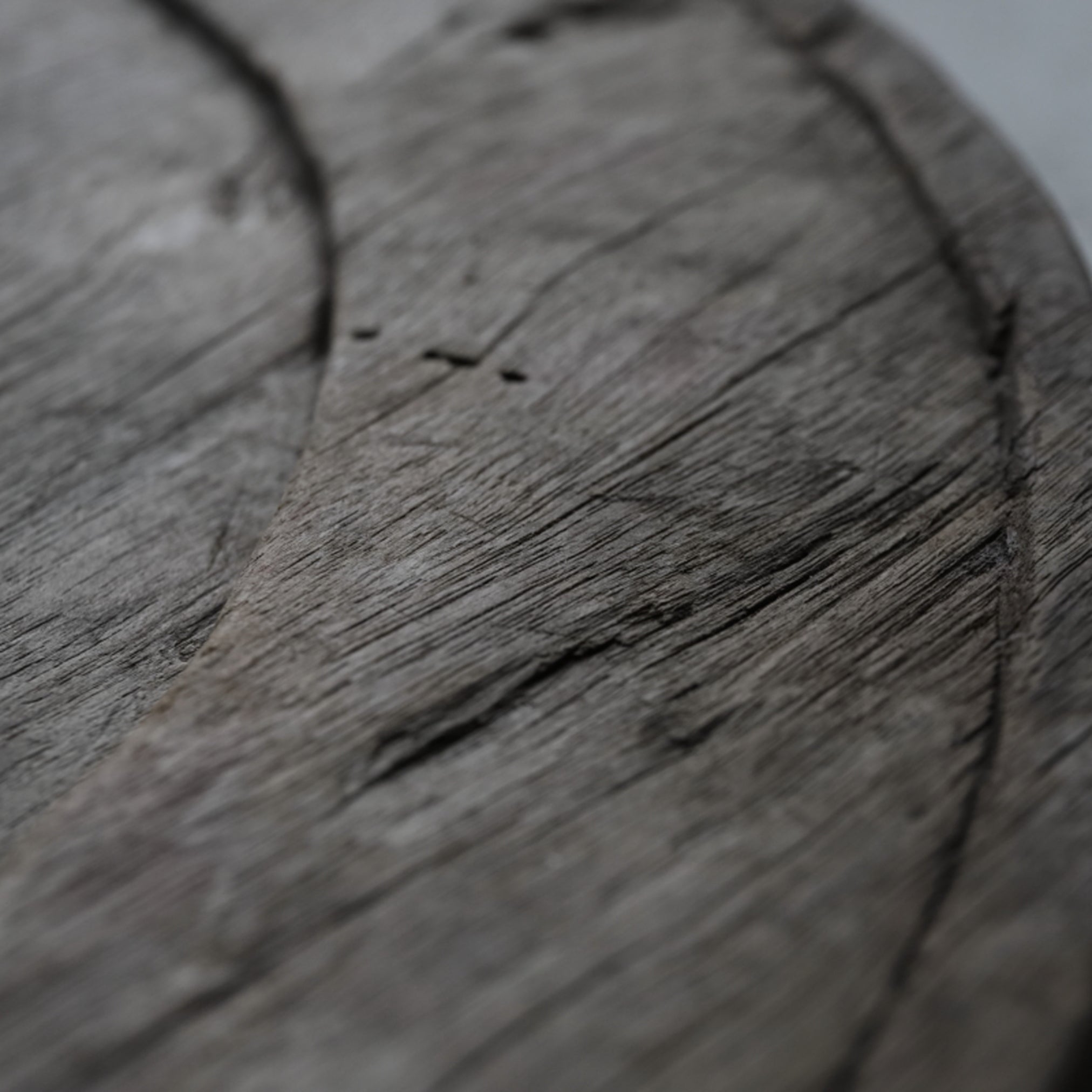 GRAN PLATO CON PEDESTAL DE MADERA, Yao, Edad Moderna Temprana(Siglos XVI–XIX)