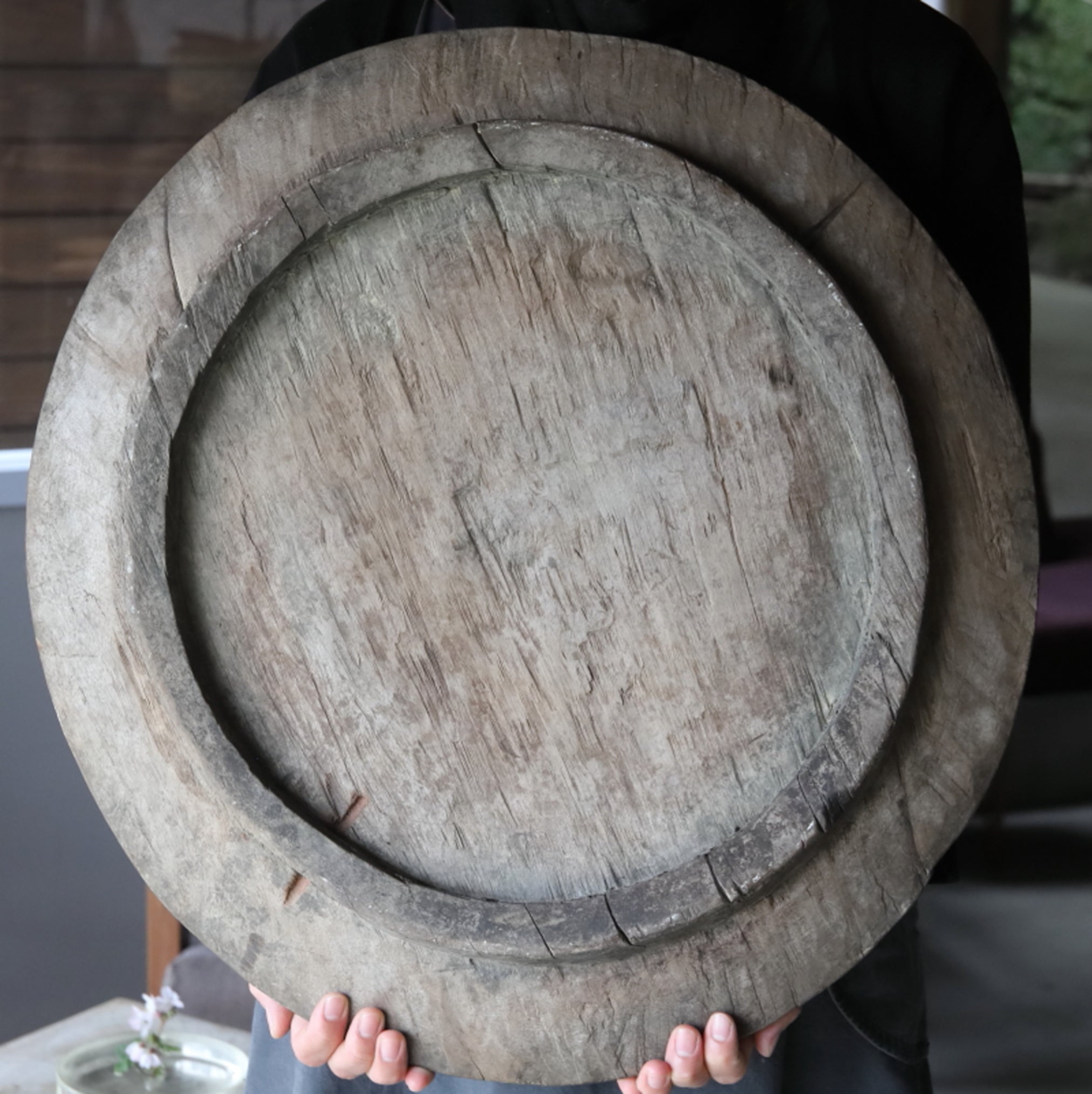 GRAN PLATO CON PEDESTAL DE MADERA, Yao, Edad Moderna Temprana(Siglos XVI–XIX)