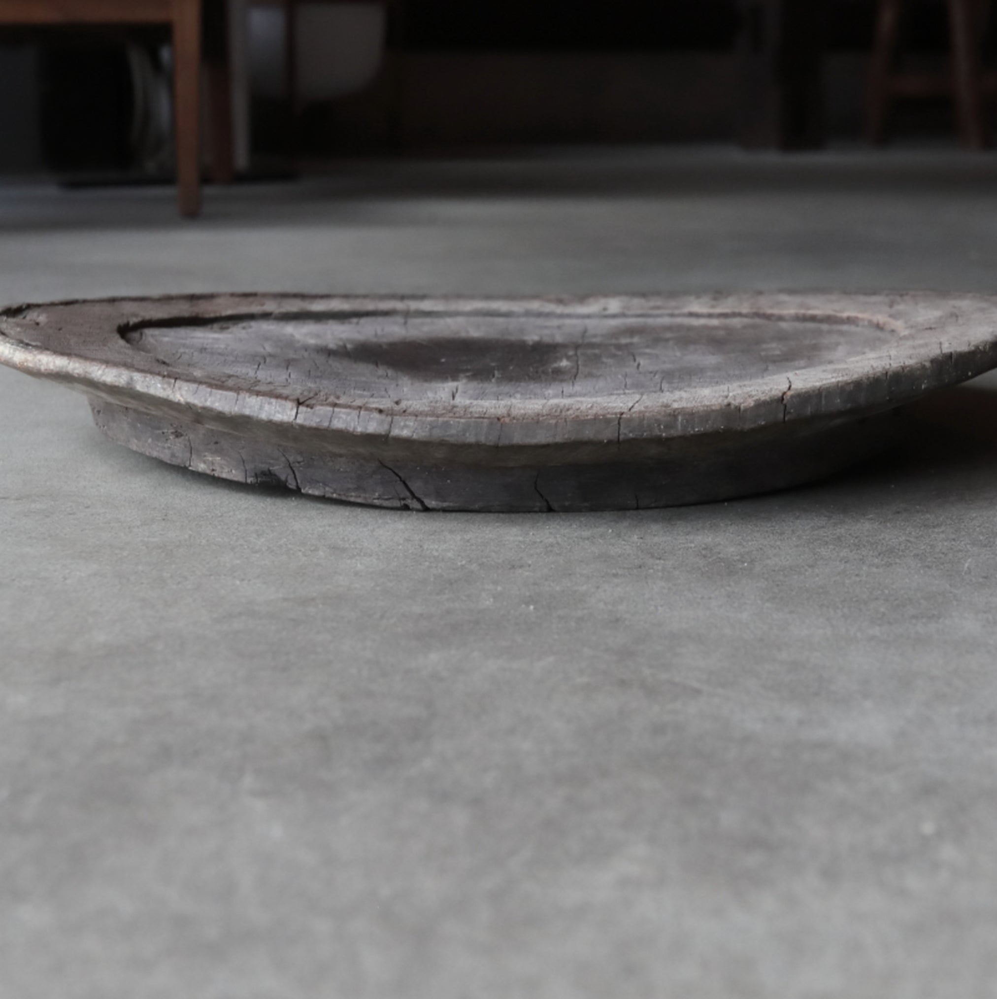 GRAN PLATO CON PEDESTAL DE MADERA, Yao, Edad Moderna Temprana(Siglos XVI–XIX)