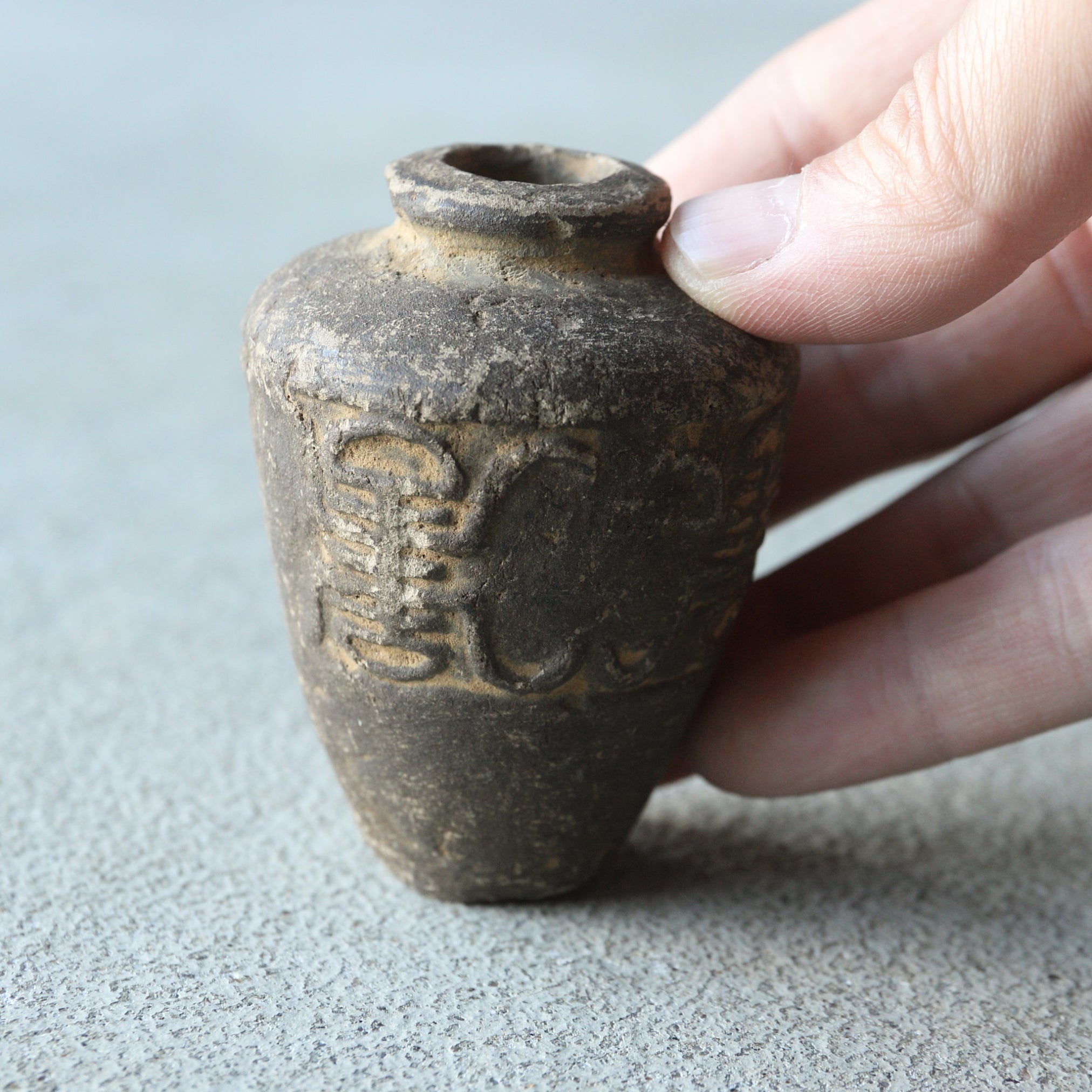 漢代 灰陶小壺(206 BCE–220 CE)