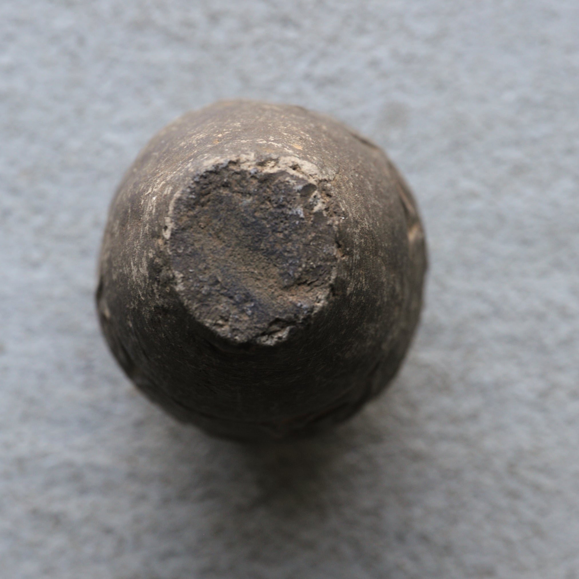 漢代 灰陶小壺(206 BCE–220 CE)