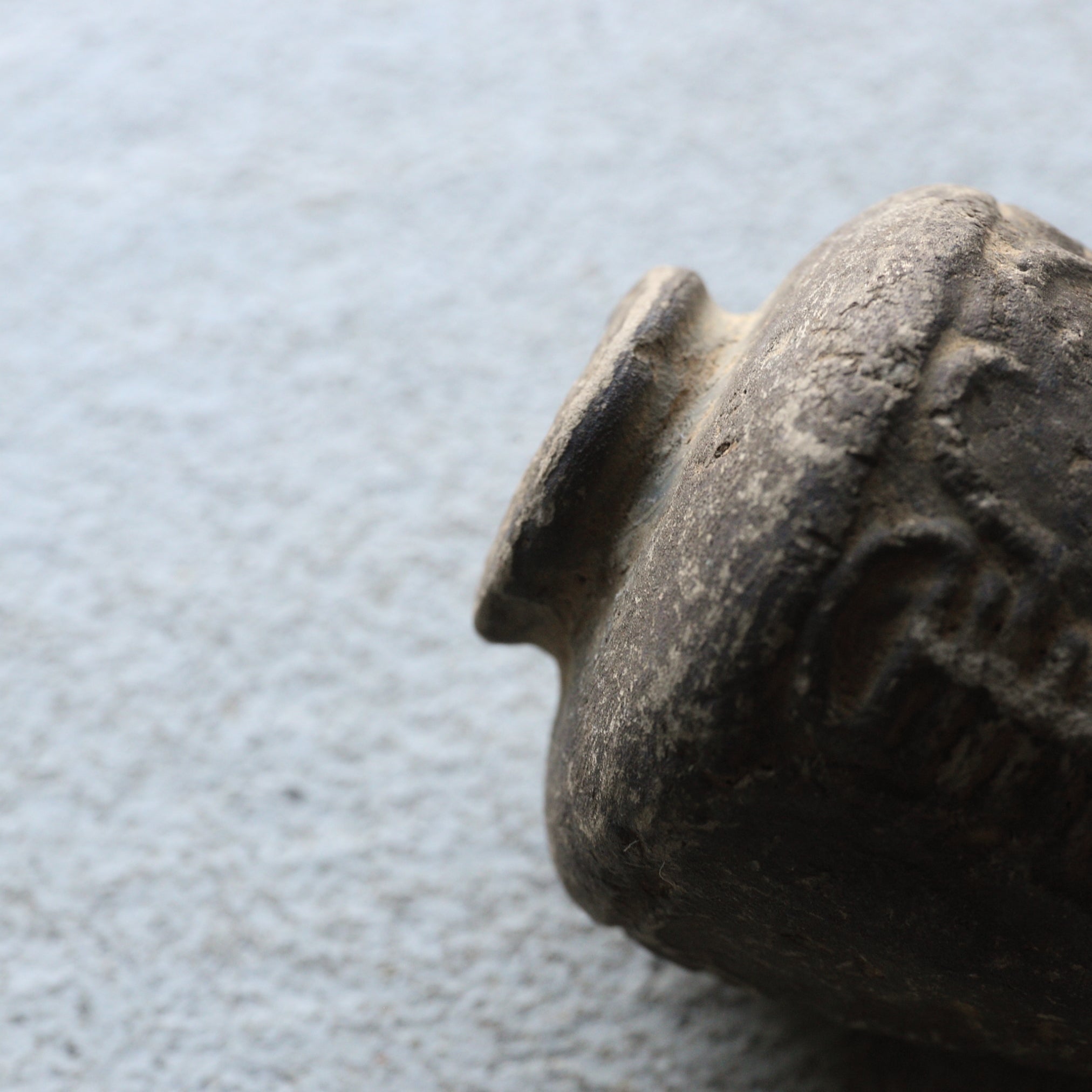漢代 灰陶小壺(206 BCE–220 CE)