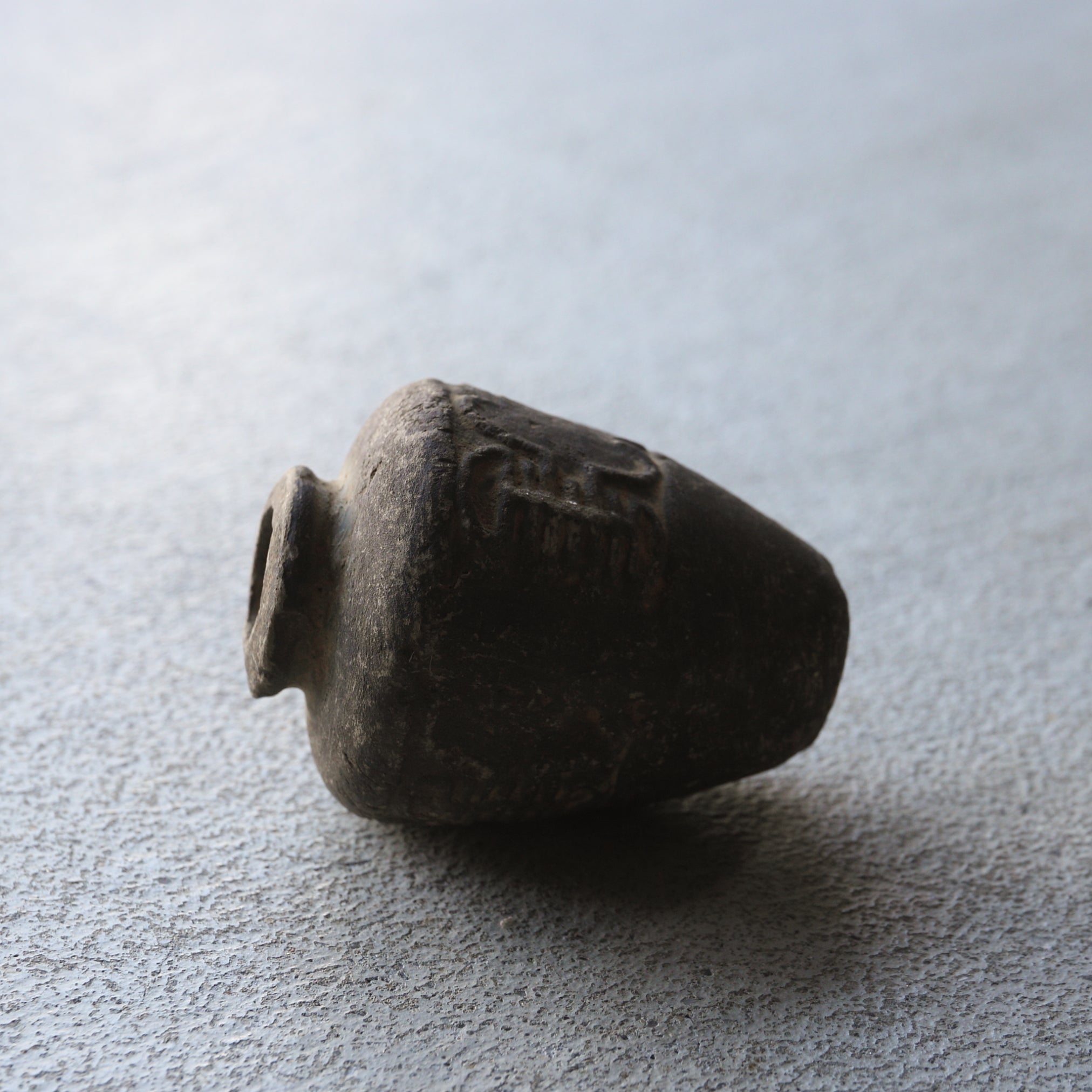 漢代 灰陶小壺(206 BCE–220 CE)