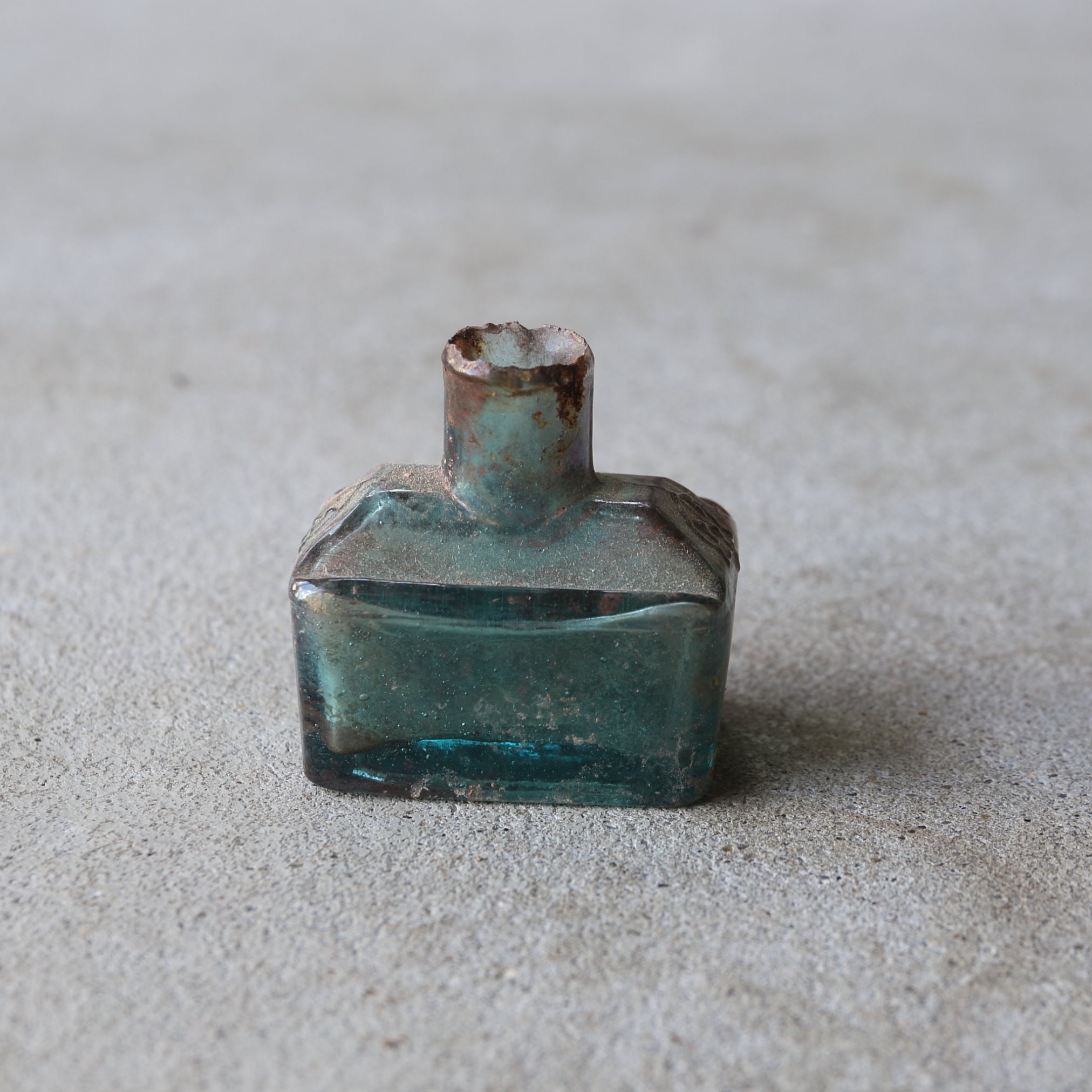 BOTELLA DE VIDRIO, Antigüedades británicas, Edad Moderna Temprana(Siglos XVI–XIX)