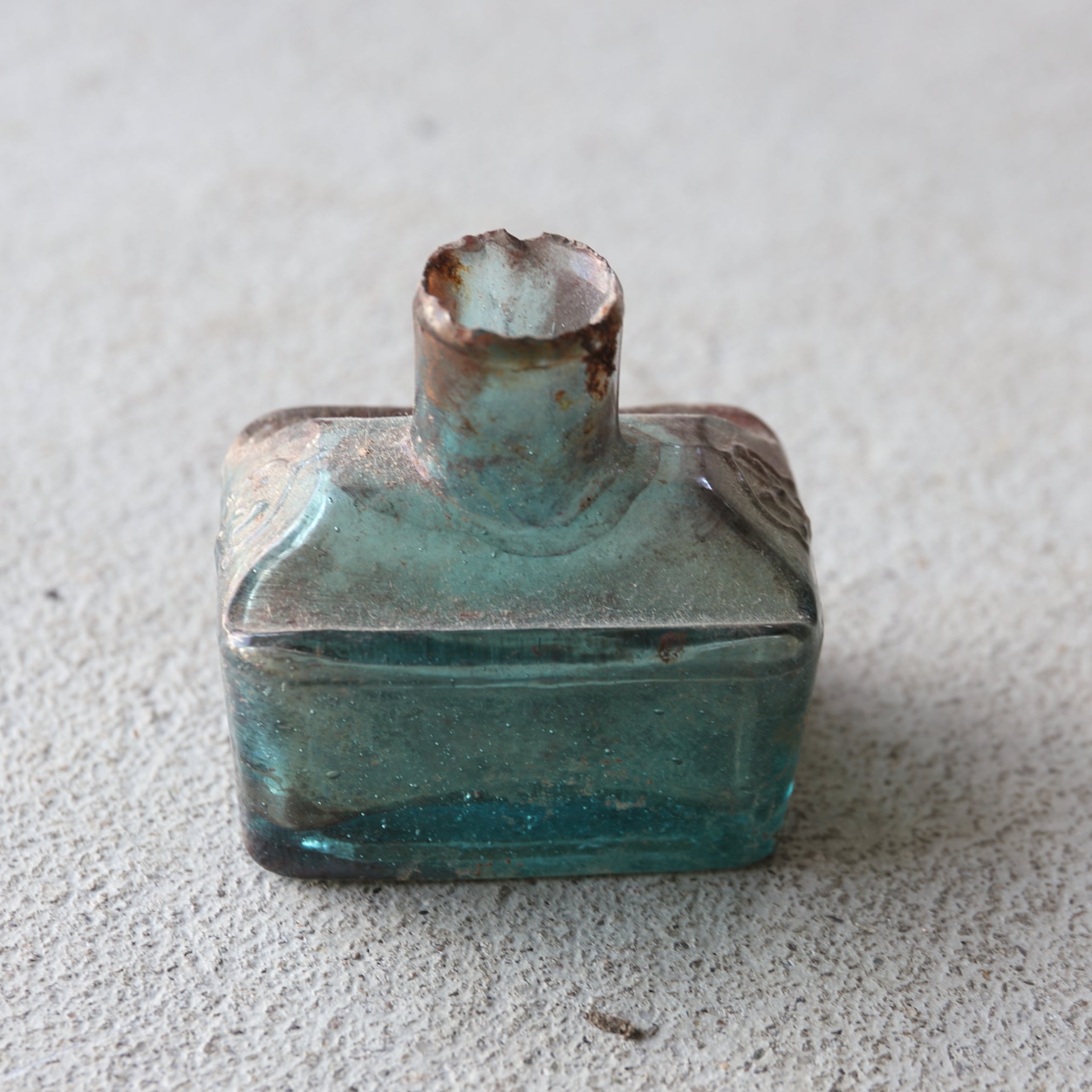BOTELLA DE VIDRIO, Antigüedades británicas, Edad Moderna Temprana(Siglos XVI–XIX)