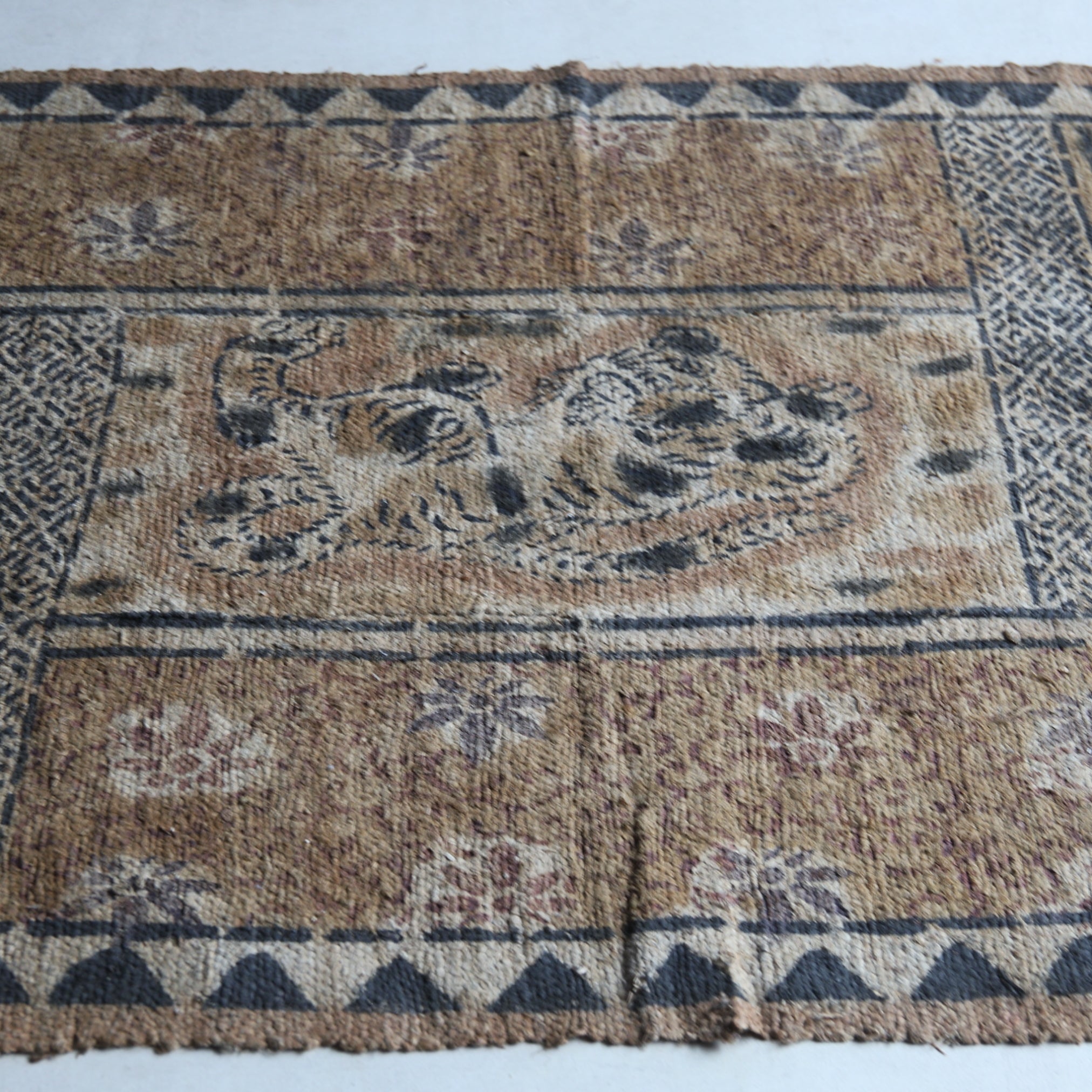 DANTSŪ, Con diseño de tigre, a2, Dinastía Joseon(1392–1897 d. C.)