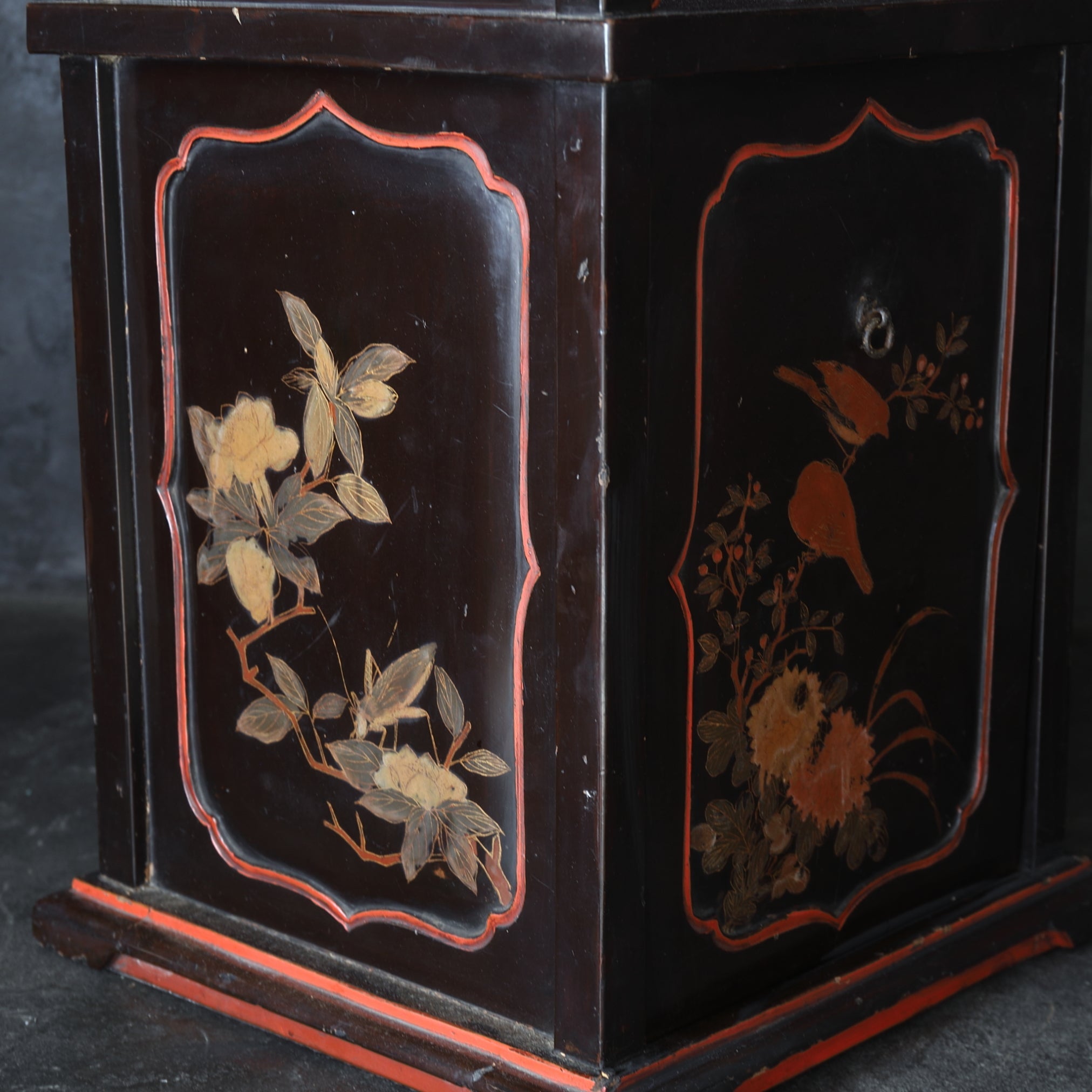 YOHŌDANA, Maki-e with flower-and-bird design
