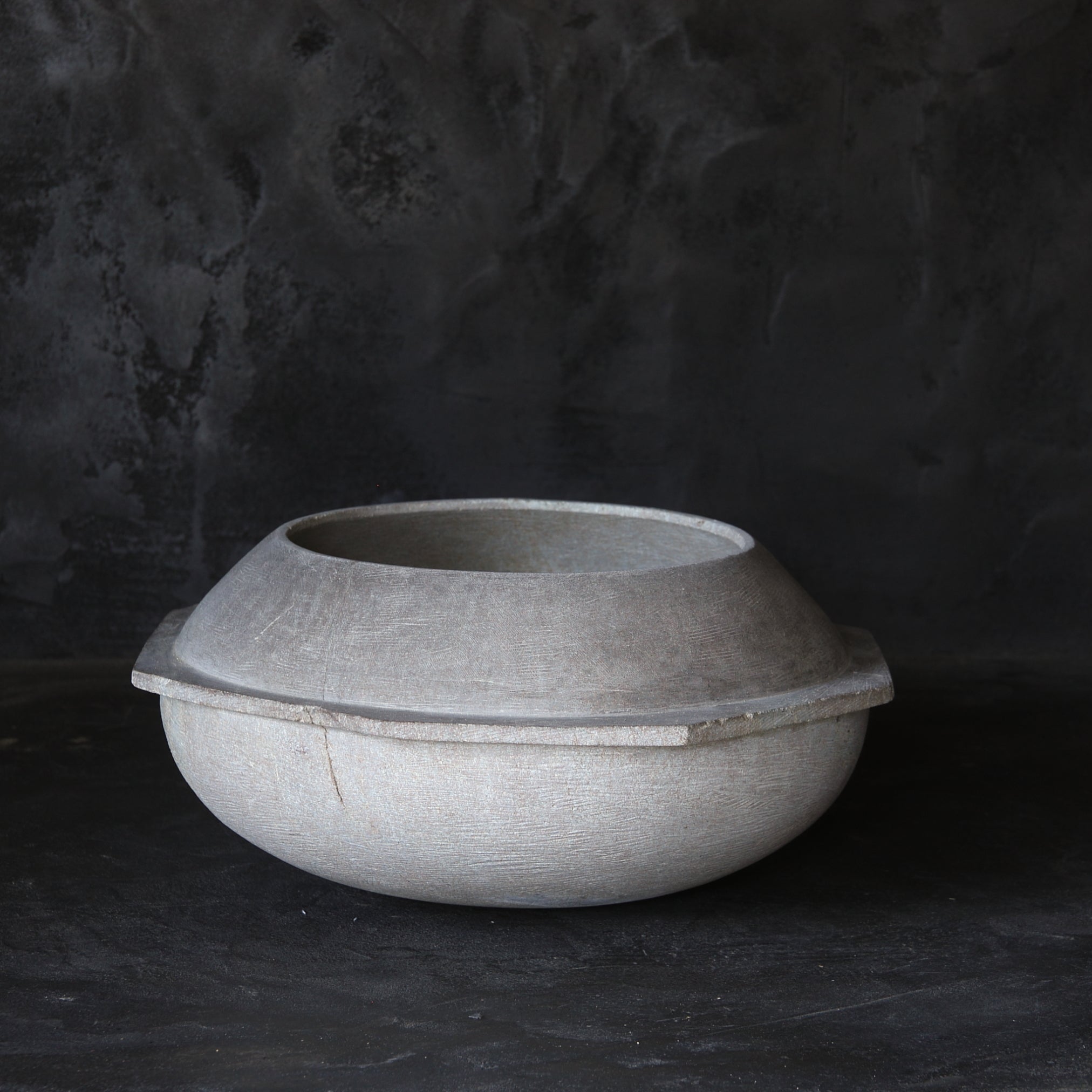 GRAND POT EN PIERRE / RO OCTOGONAL, Mitate(ro), Dynastie Joseon(1392–1897 apr. J.-C.)