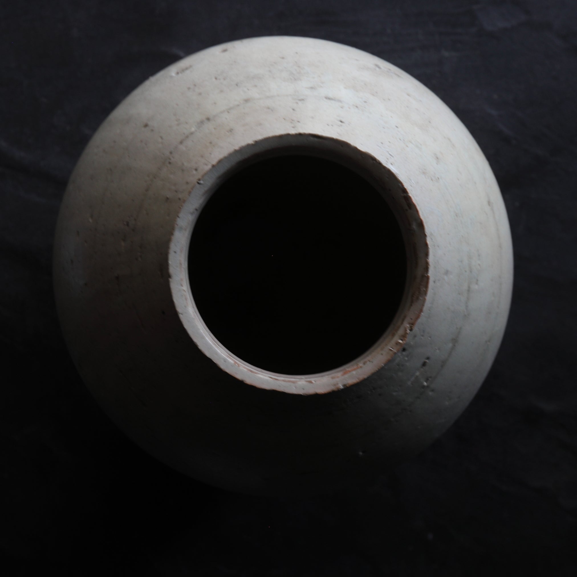 CHOCHIN-TSUBO, Porcelana blanca, Dinastía Joseon(1392–1897 d. C.)