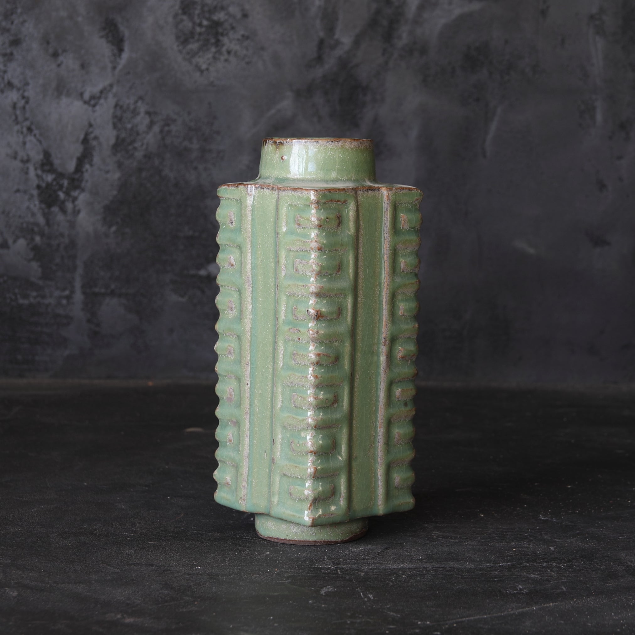 ZONGFÖRMIGE FLASCHE, Seladon, Ming-Dynastie(1368–1644 n. Chr.)