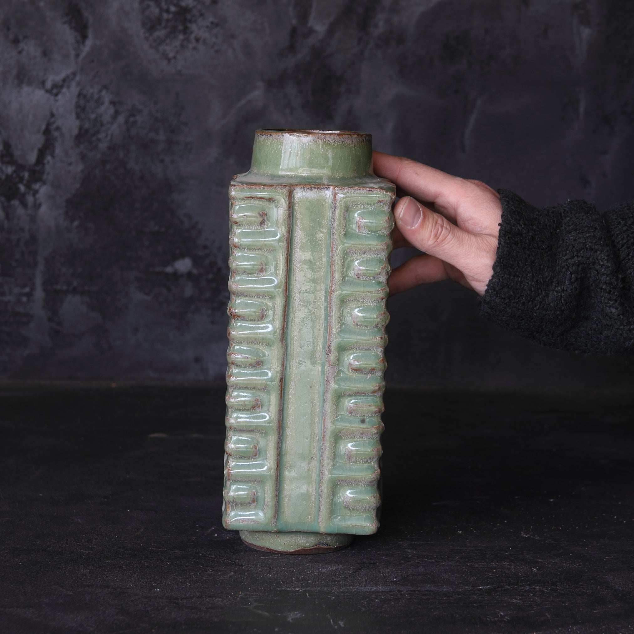 ZONGFÖRMIGE FLASCHE, Seladon, Ming-Dynastie(1368–1644 n. Chr.)
