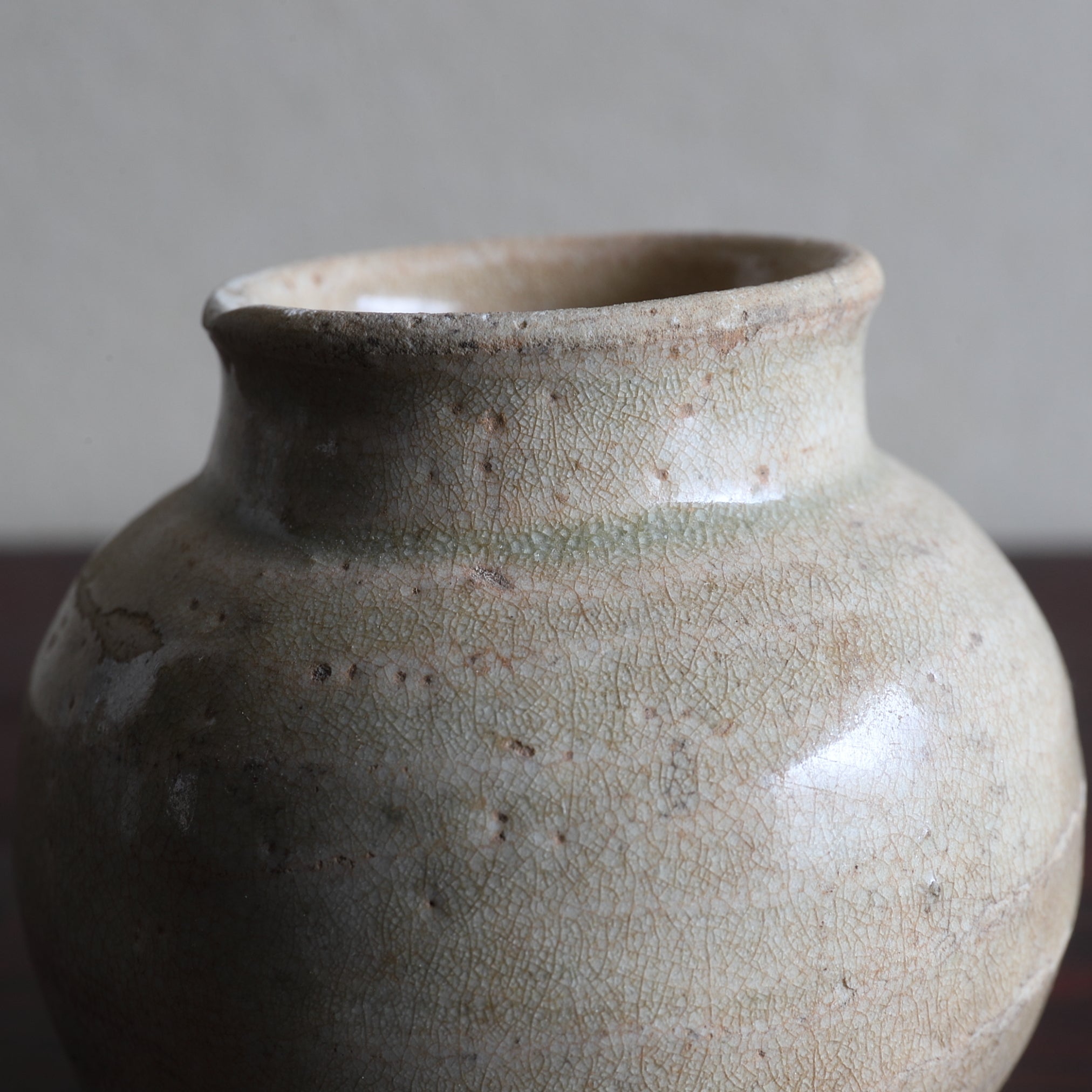 JARRA PEQUEÑA, Ko-Seto, vidriado ceniza, Período Muromachi(1336–1573 d. C.)