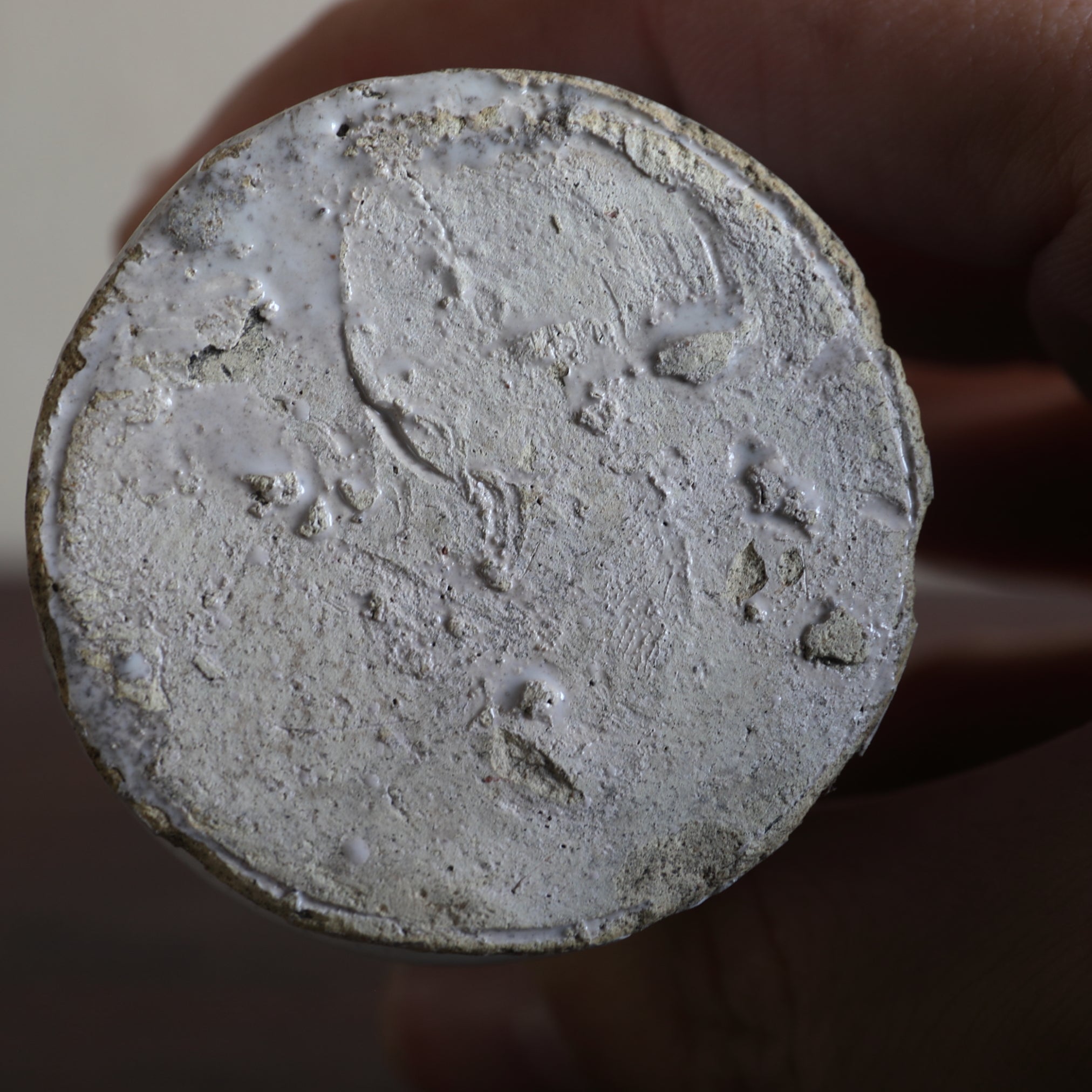 JARRA DE TIPO ALBARELLO PEQUEÑA, Cerámica de Delft, vidriado blanco, Holandés, siglo XVIII, Edad Moderna Temprana(Siglos XVI–XIX)