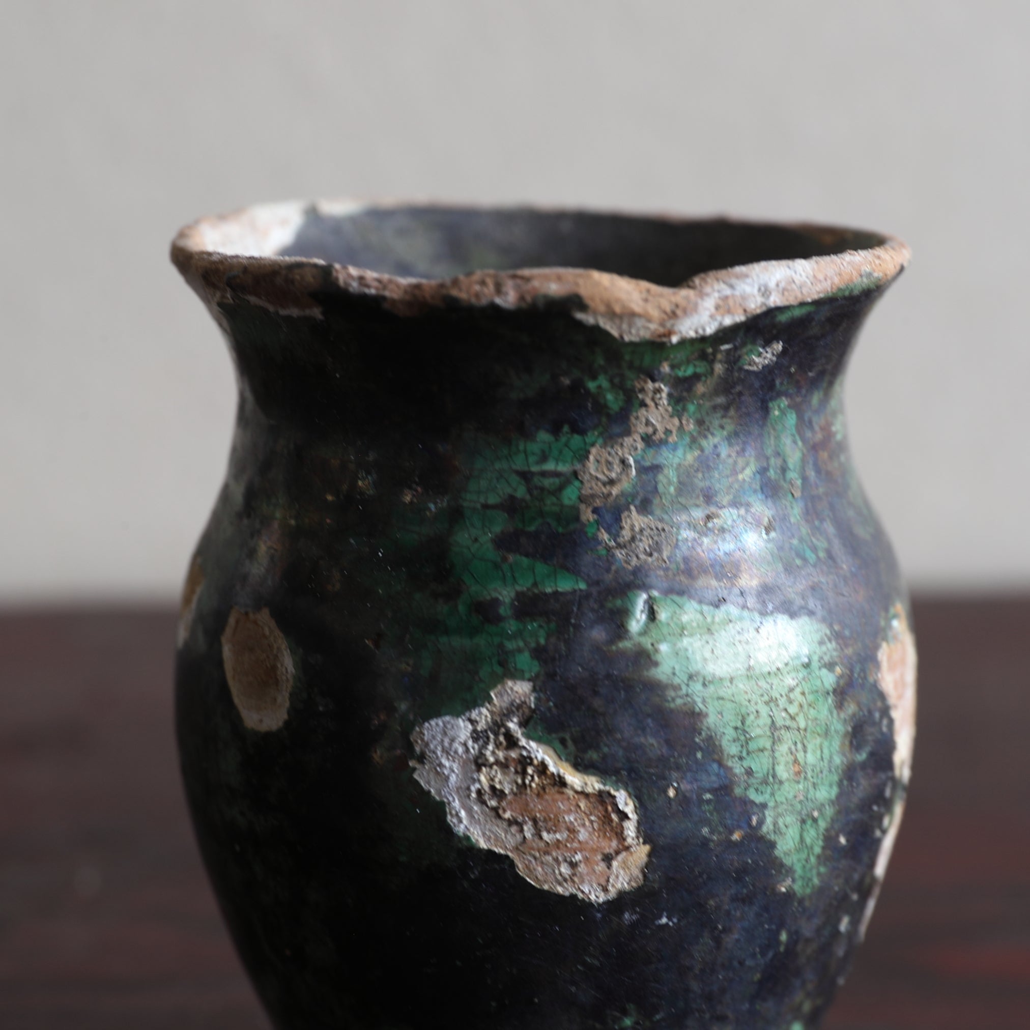 JARRA PEQUEÑA, Vidriado verde, Antigüedad holandesa, Edad Moderna Temprana(Siglos XVI–XIX)