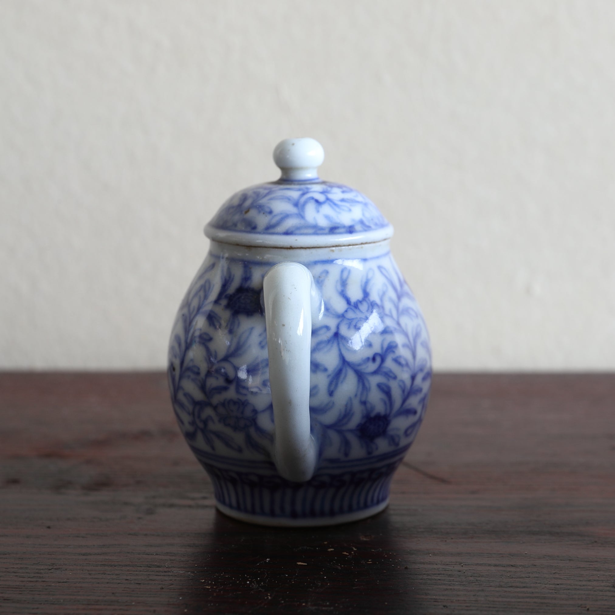 TEEKANNE, Blau-weißes Porzellan mit grasmuster, chenghua nian zhi, Qing-Dynastie(1616–1911 n. Chr.)
