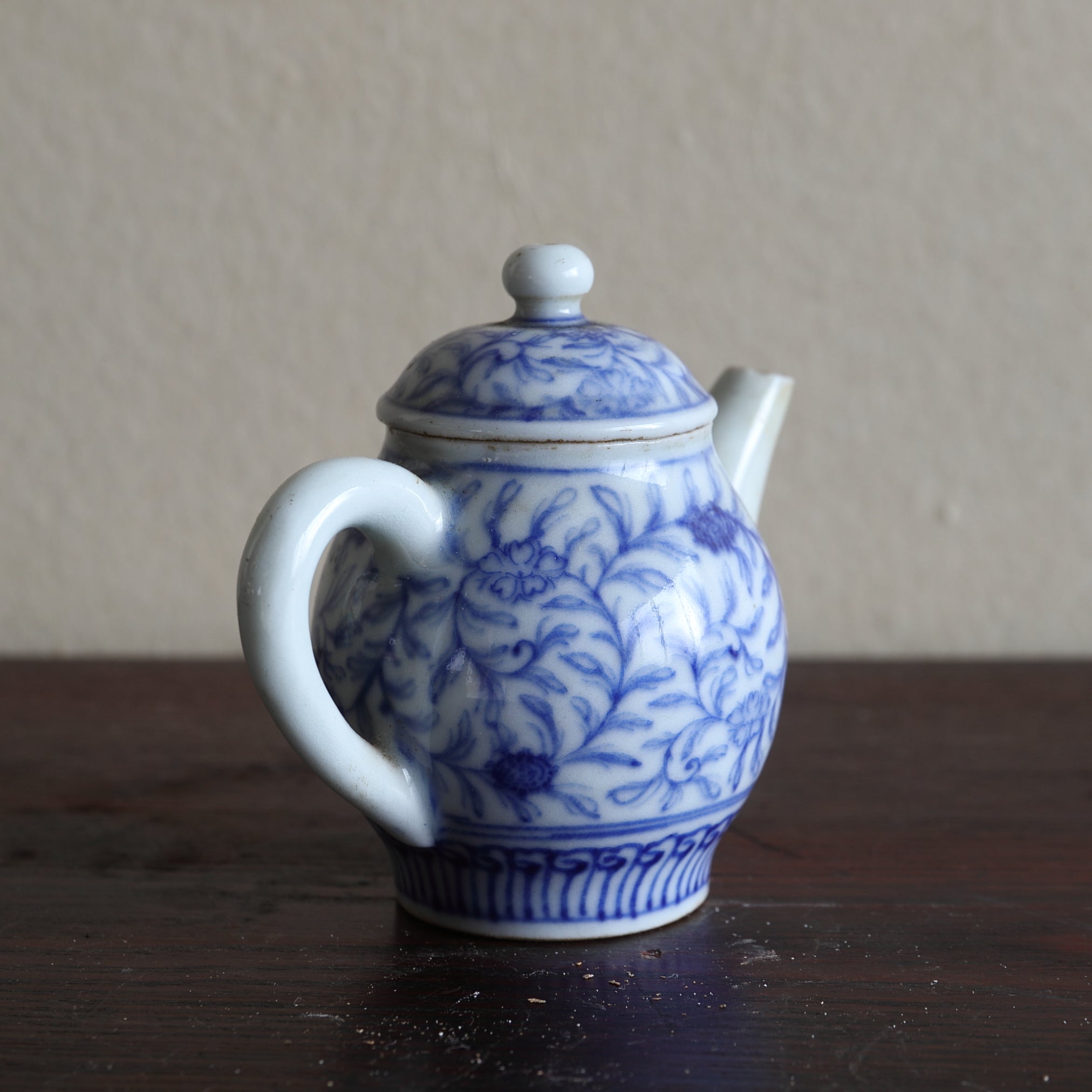 TEEKANNE, Blau-weißes Porzellan mit grasmuster, chenghua nian zhi, Qing-Dynastie(1616–1911 n. Chr.)
