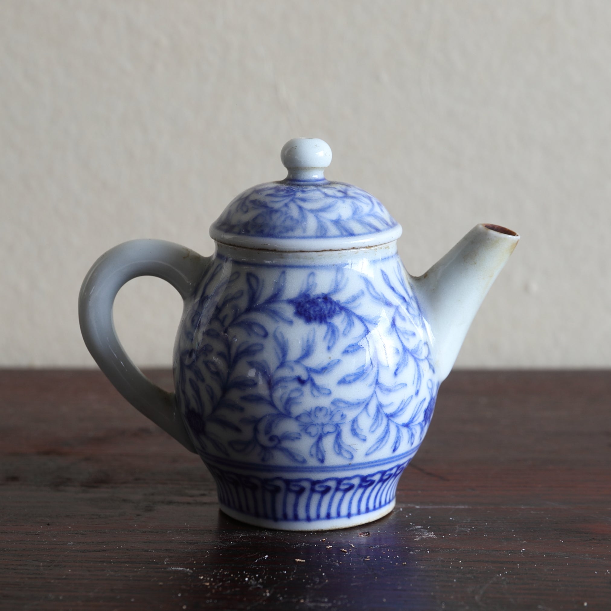 TEEKANNE, Blau-weißes Porzellan mit grasmuster, chenghua nian zhi, Qing-Dynastie(1616–1911 n. Chr.)