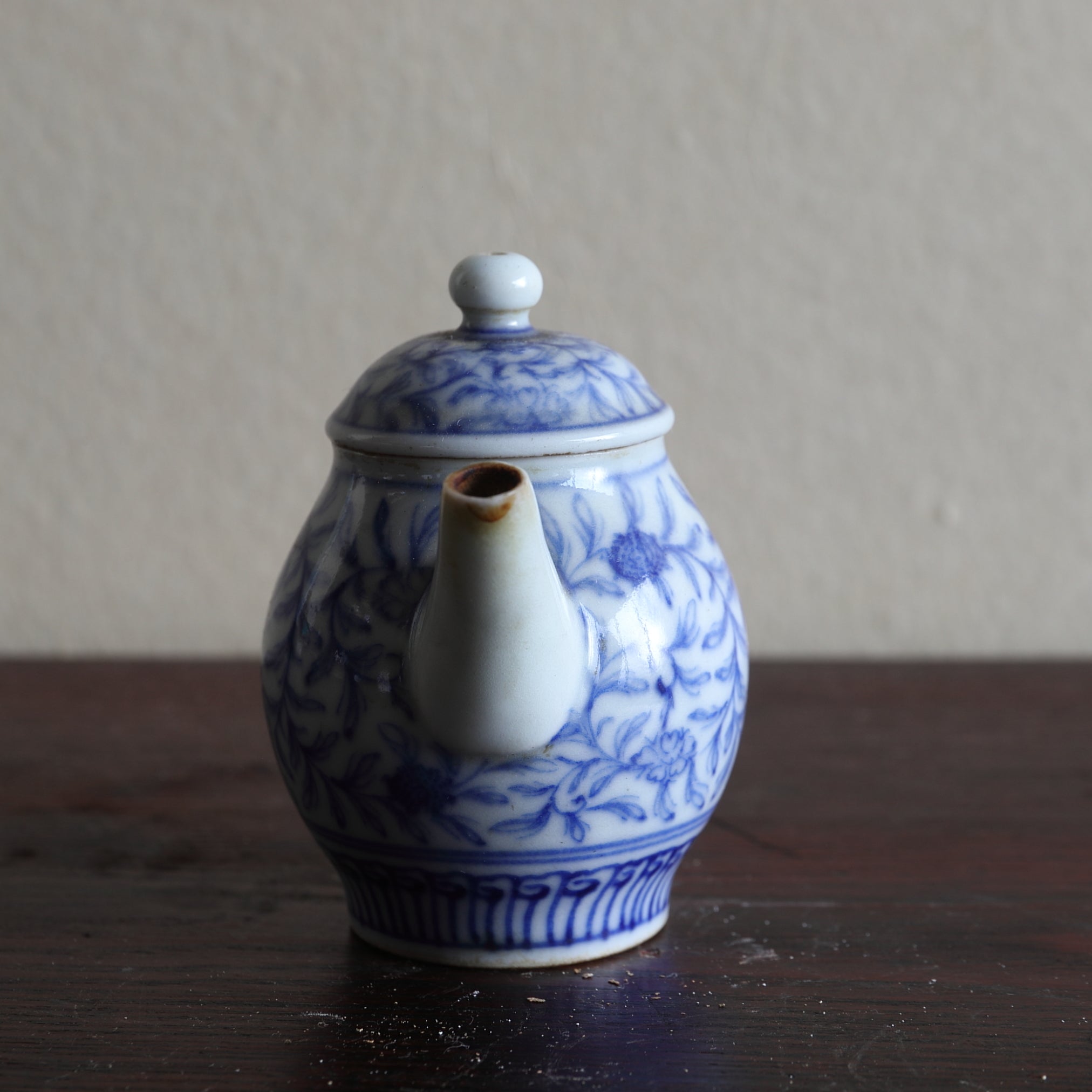 TEEKANNE, Blau-weißes Porzellan mit grasmuster, chenghua nian zhi, Qing-Dynastie(1616–1911 n. Chr.)