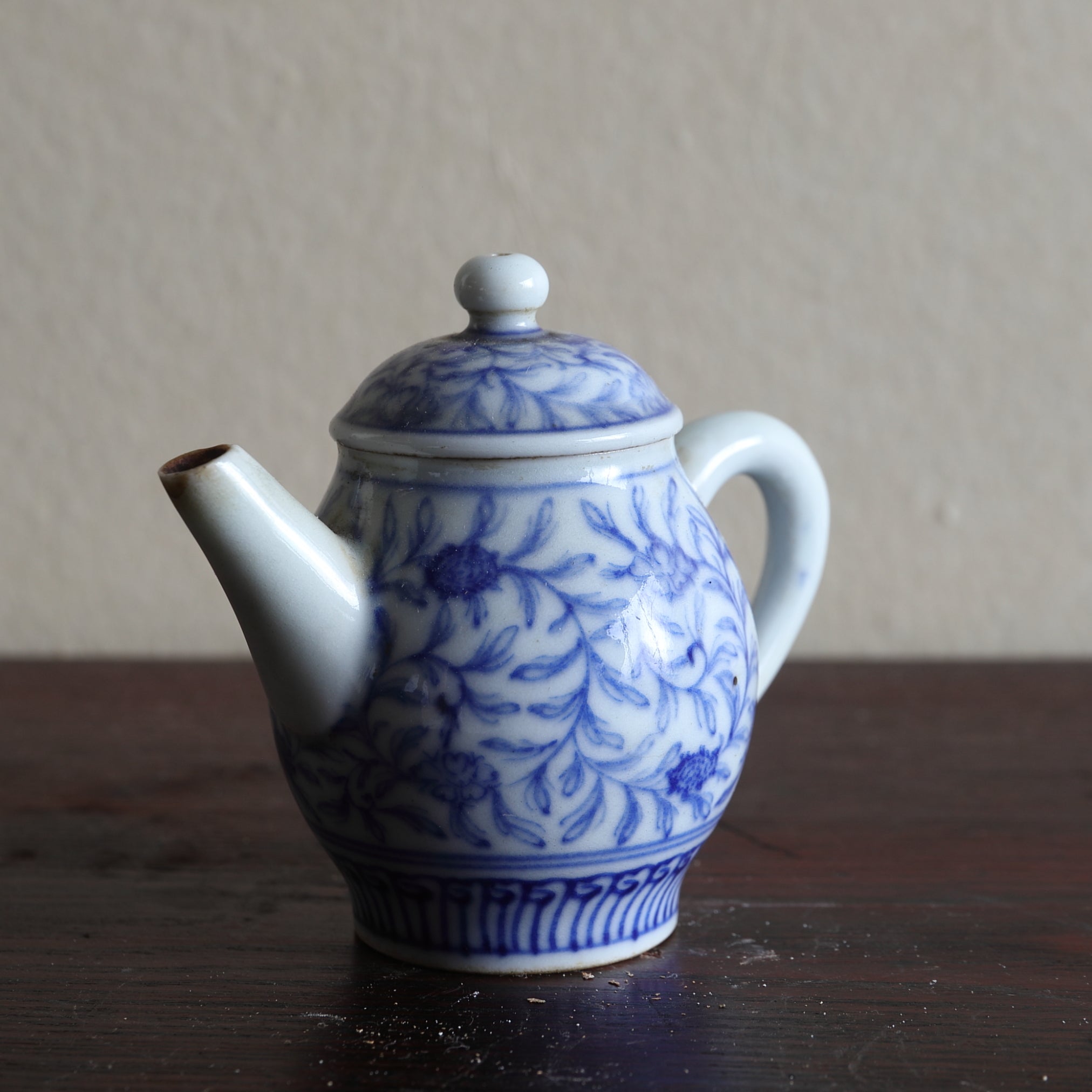 TEEKANNE, Blau-weißes Porzellan mit grasmuster, chenghua nian zhi, Qing-Dynastie(1616–1911 n. Chr.)