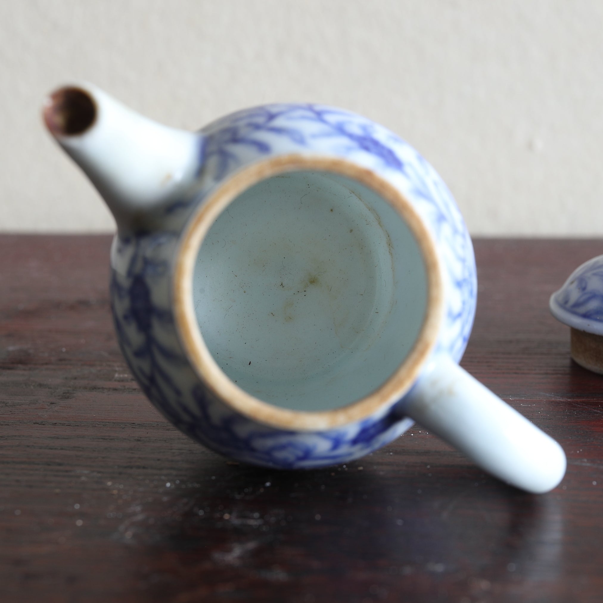 TEEKANNE, Blau-weißes Porzellan mit grasmuster, chenghua nian zhi, Qing-Dynastie(1616–1911 n. Chr.)