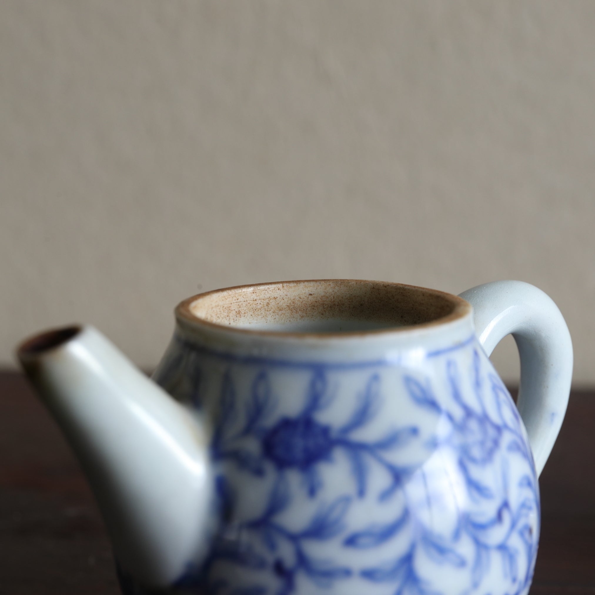 TEEKANNE, Blau-weißes Porzellan mit grasmuster, chenghua nian zhi, Qing-Dynastie(1616–1911 n. Chr.)