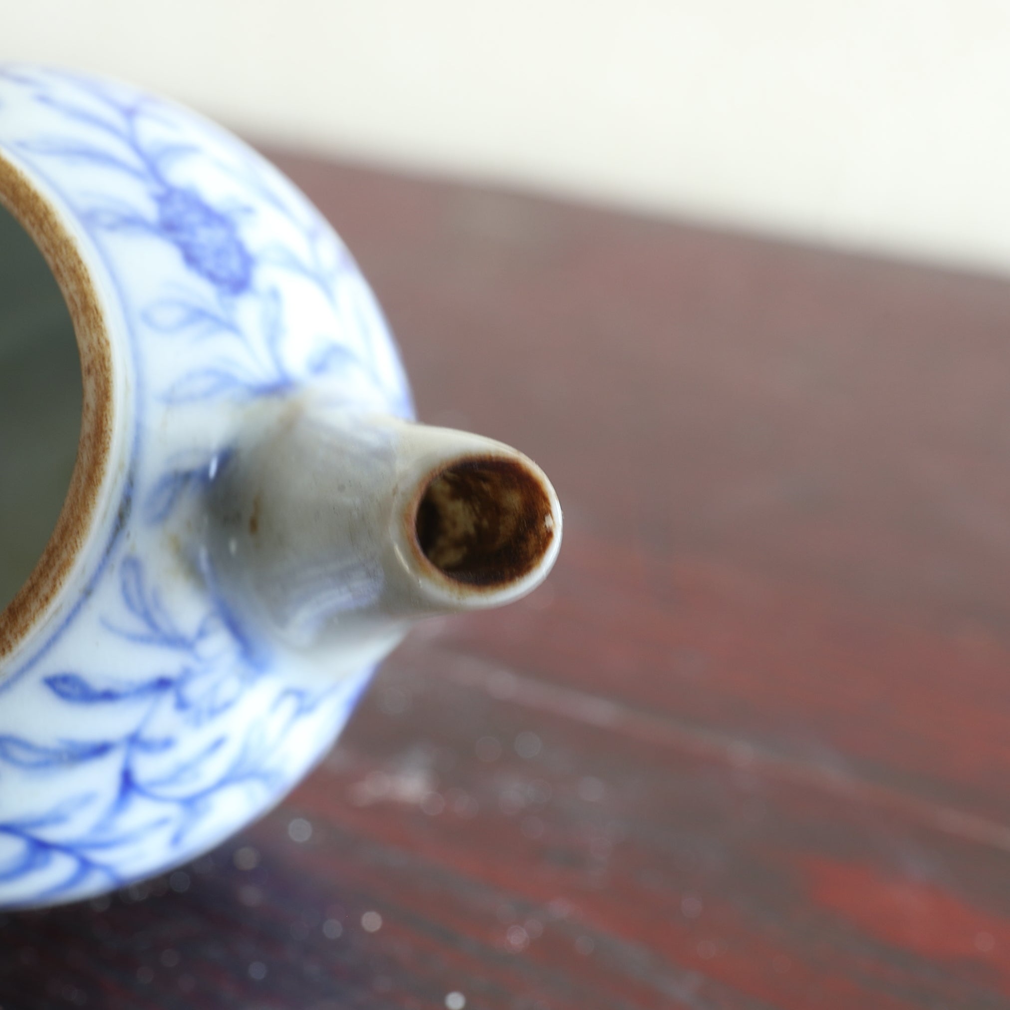 TEEKANNE, Blau-weißes Porzellan mit grasmuster, chenghua nian zhi, Qing-Dynastie(1616–1911 n. Chr.)