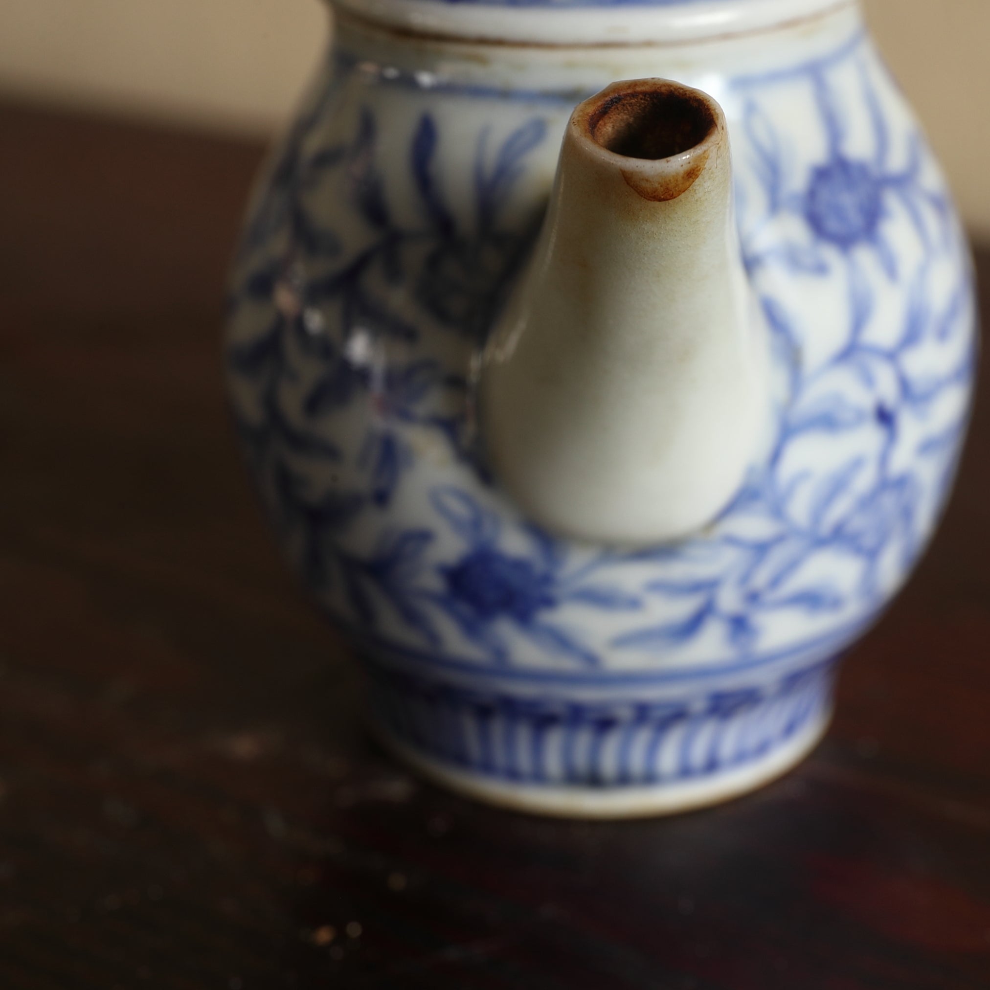 TEEKANNE, Blau-weißes Porzellan mit grasmuster, chenghua nian zhi, Qing-Dynastie(1616–1911 n. Chr.)