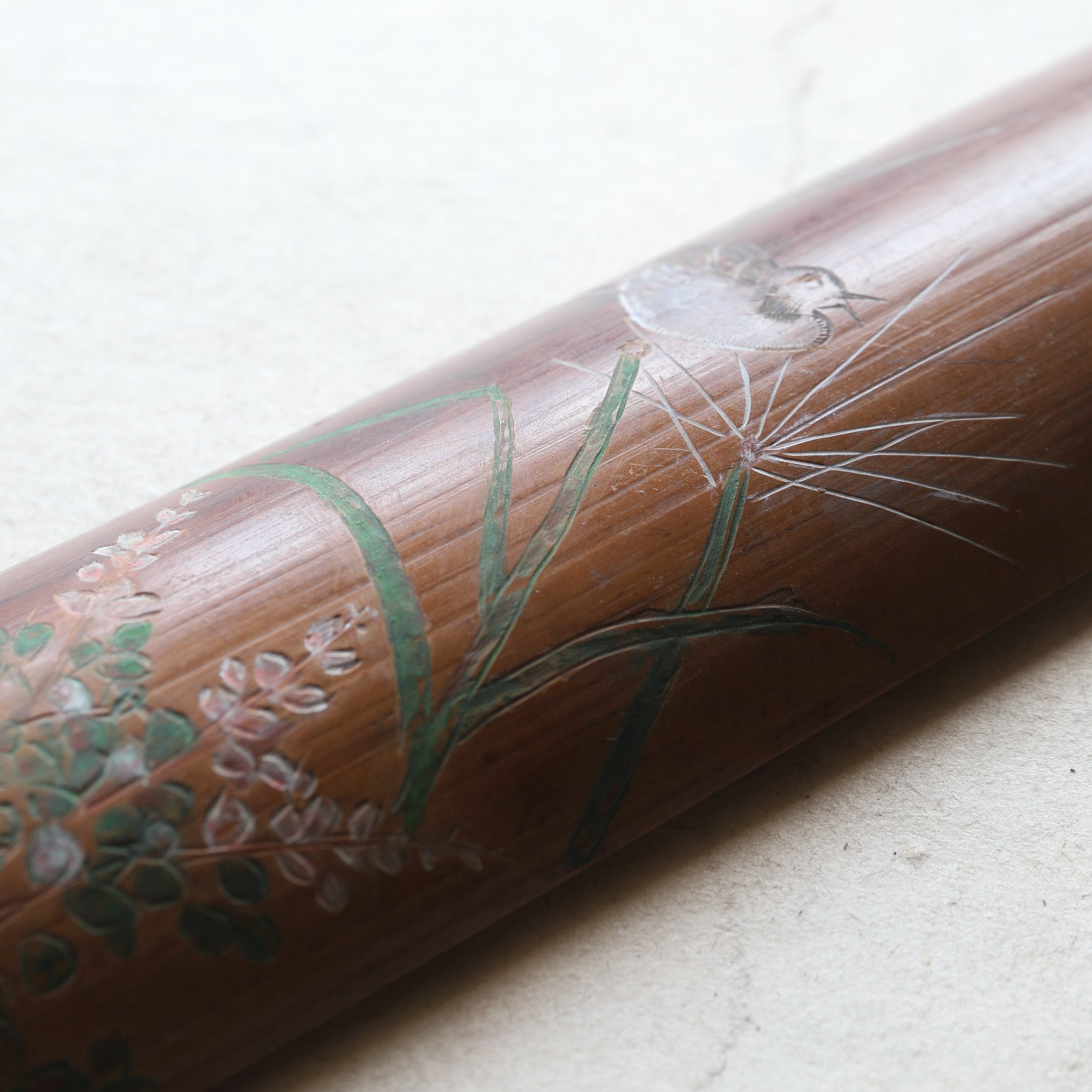 CUCHARA PARA TÉ DE BAMBÚ, Tallada con diseño de flores y pájaros, Período Meiji(1868–1912 d. C.)