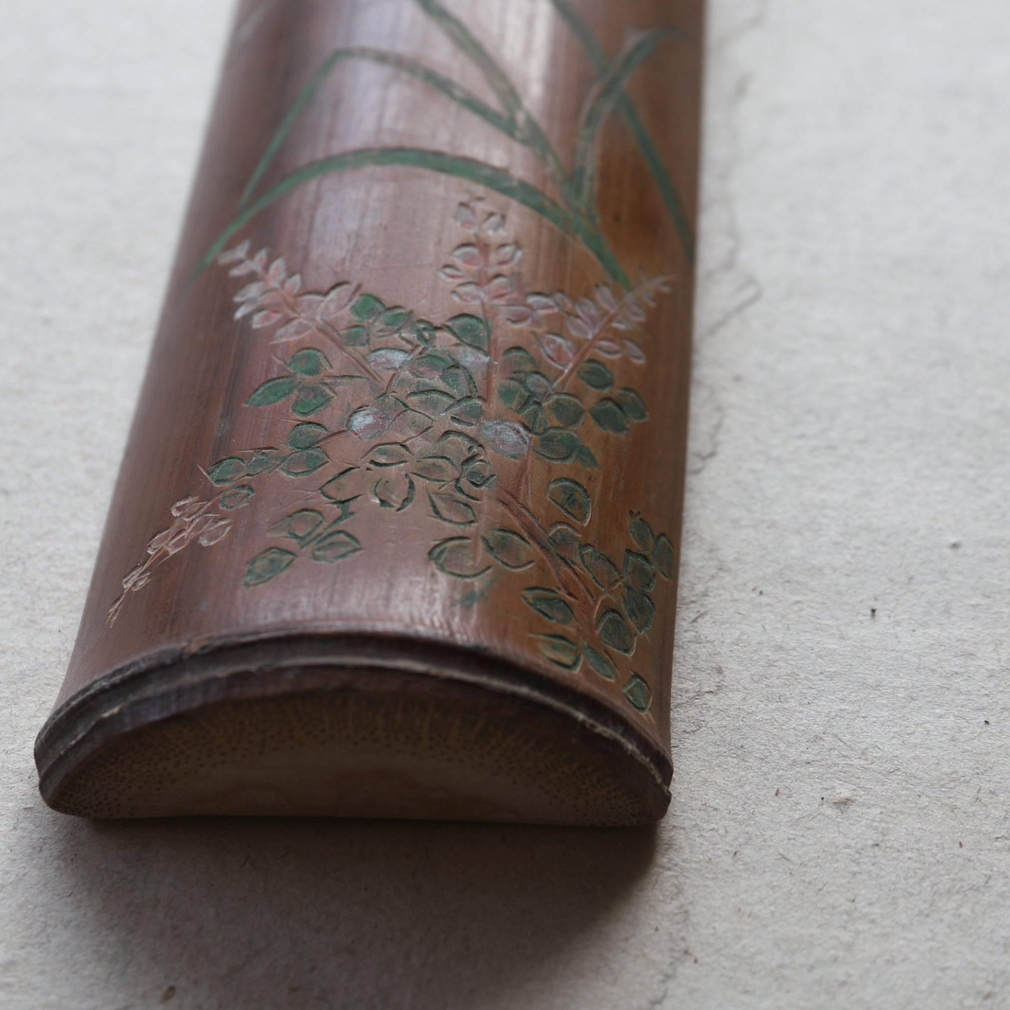CUCHARA PARA TÉ DE BAMBÚ, Tallada con diseño de flores y pájaros, Período Meiji(1868–1912 d. C.)