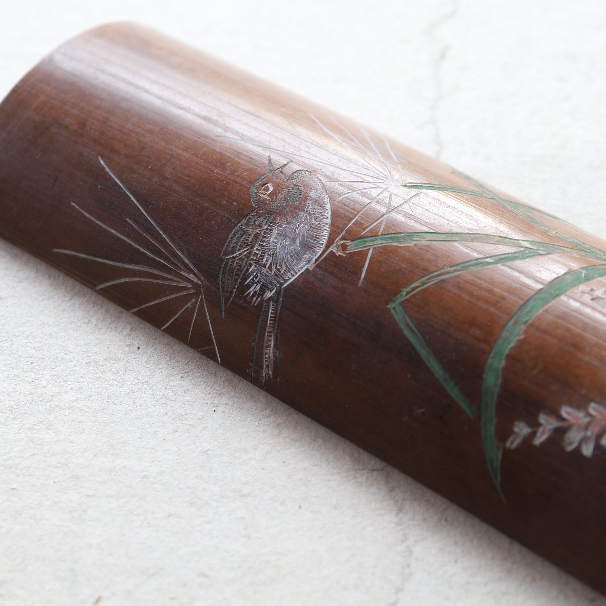 CUCHARA PARA TÉ DE BAMBÚ, Tallada con diseño de flores y pájaros, Período Meiji(1868–1912 d. C.)