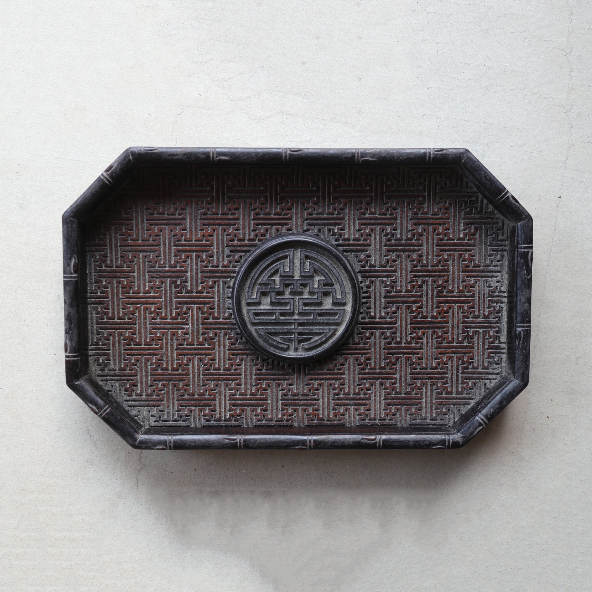 KARAKI-HOLZ RÄUCHERWERK-TABLETT, Paar, Qing-Dynastie(1616–1911 n. Chr.)