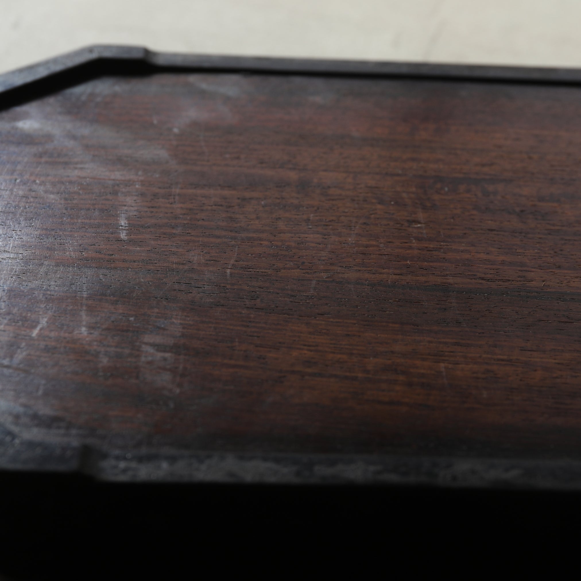 KARAKI-HOLZ RÄUCHERWERK-TABLETT, Paar, Qing-Dynastie(1616–1911 n. Chr.)